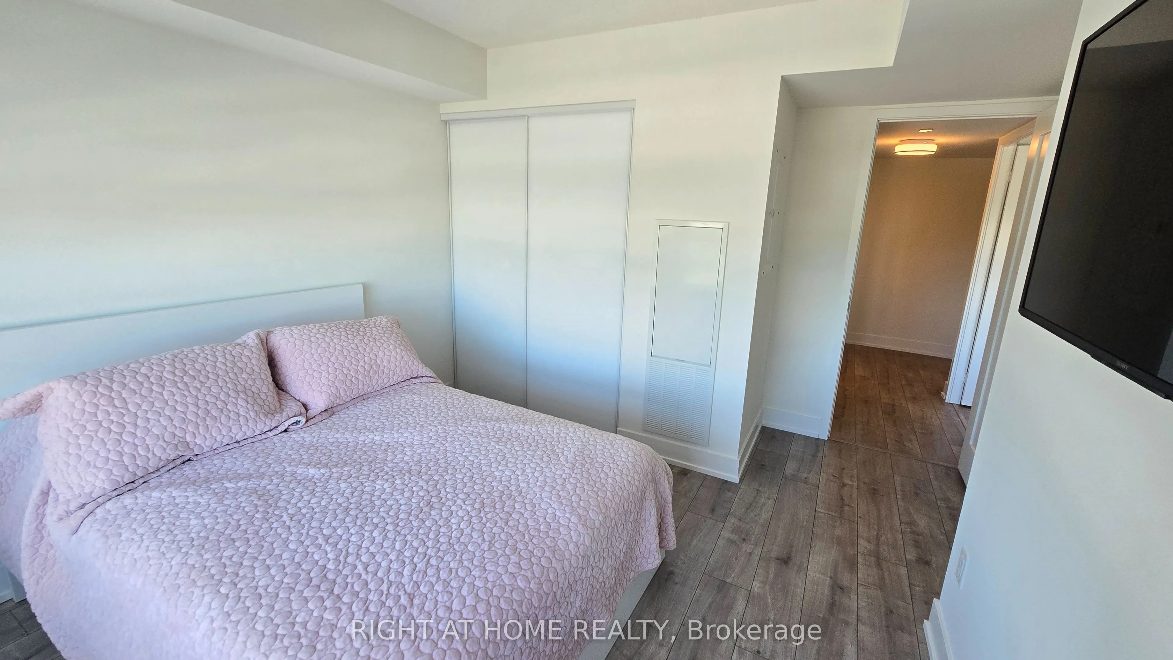 10 Eva Road, #507