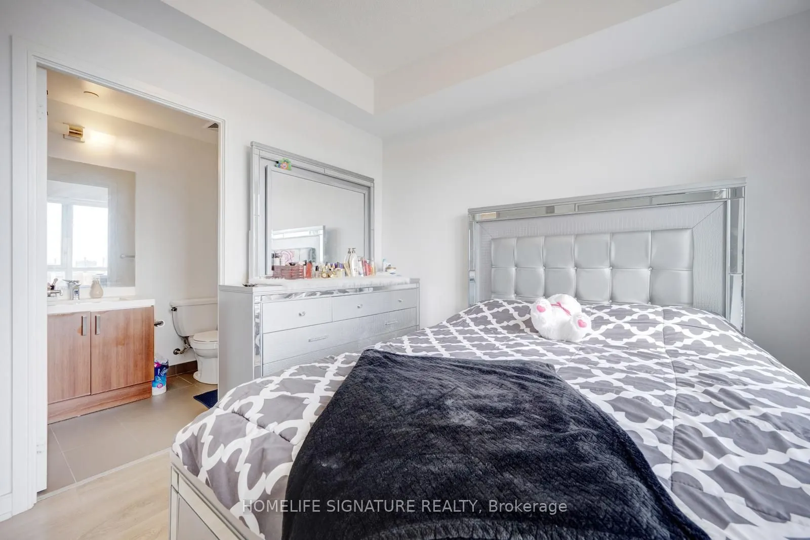 8 Nahani Way, #1006