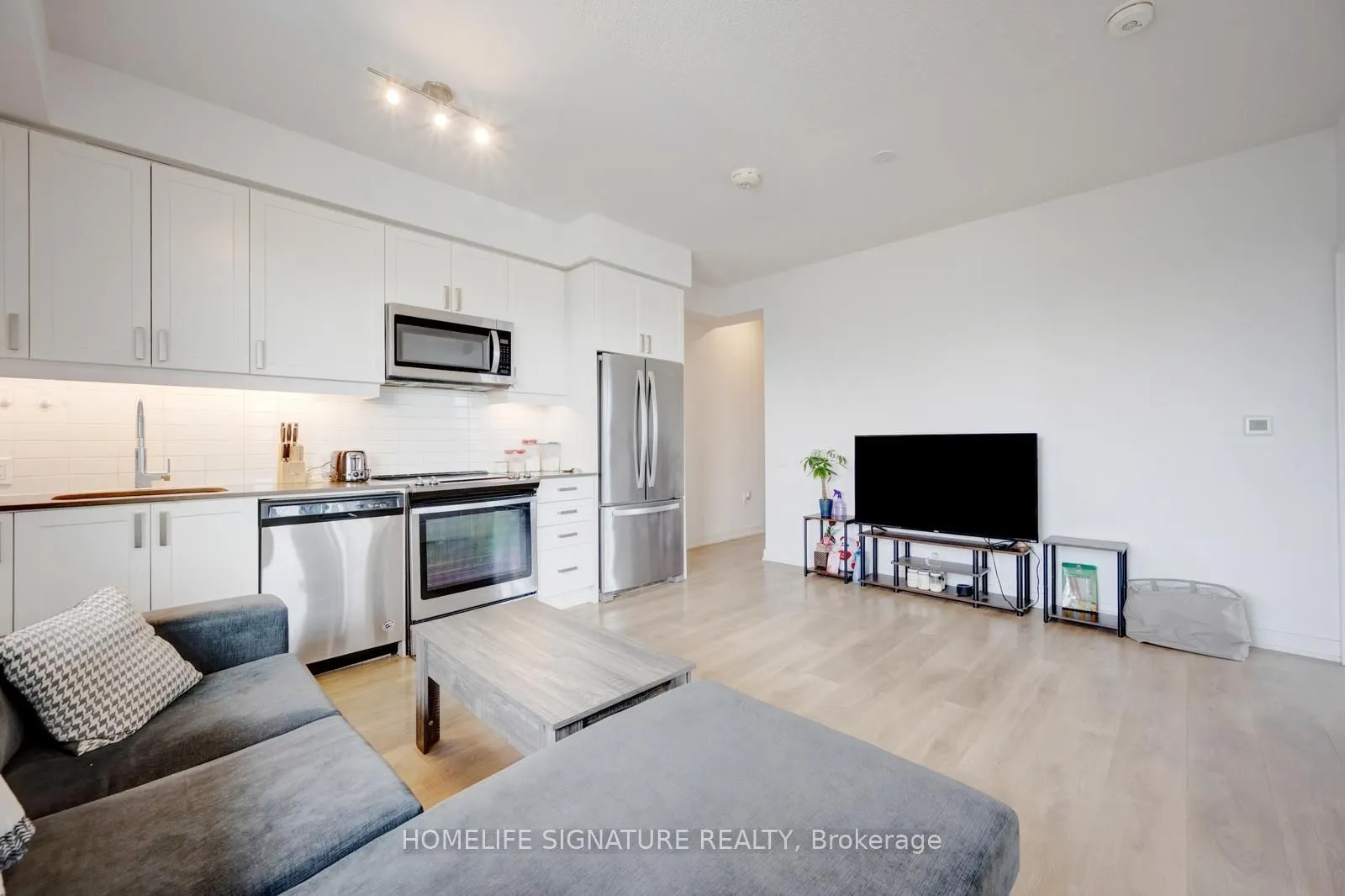 8 Nahani Way, #1006
