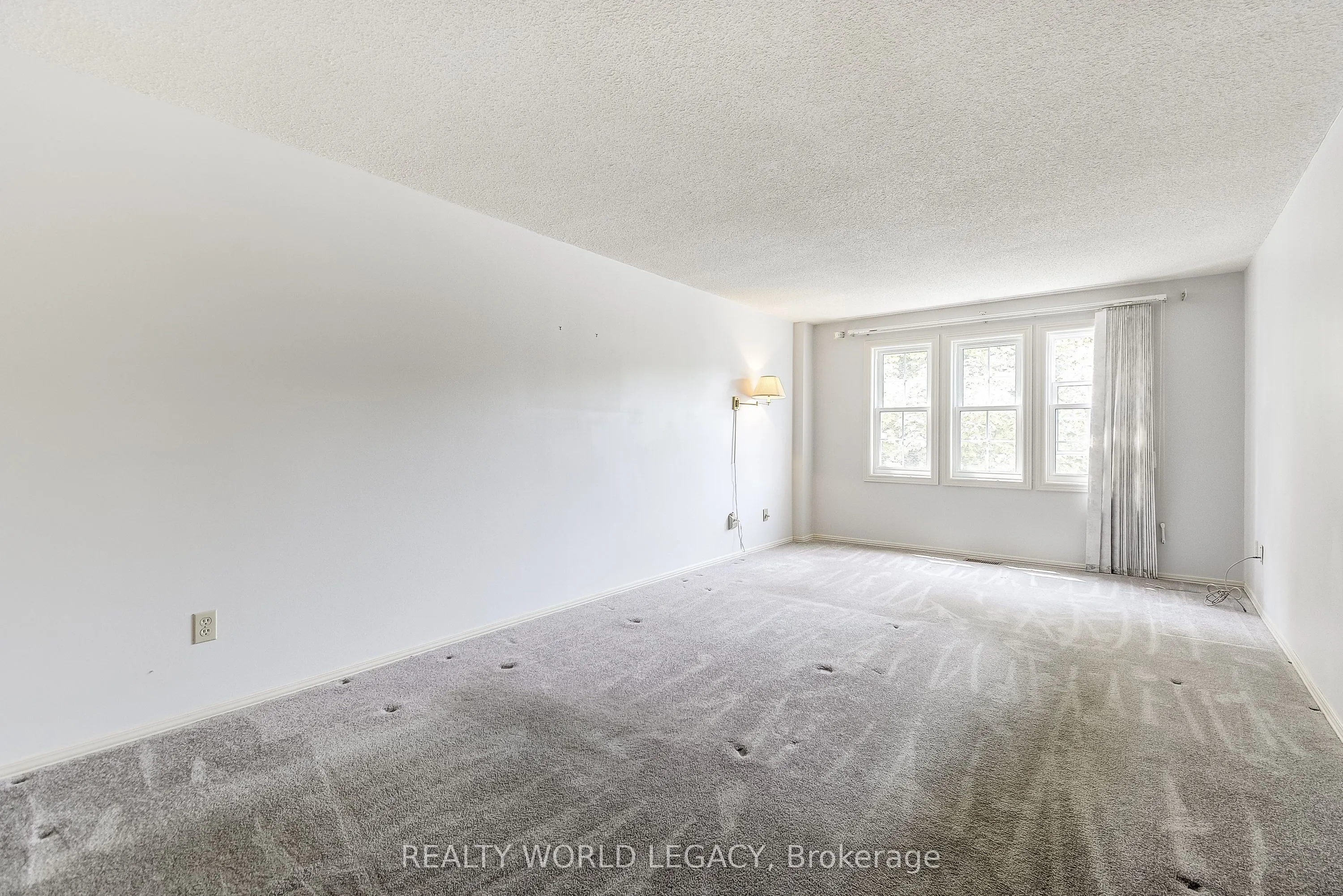 2113 Fallingbrook Court