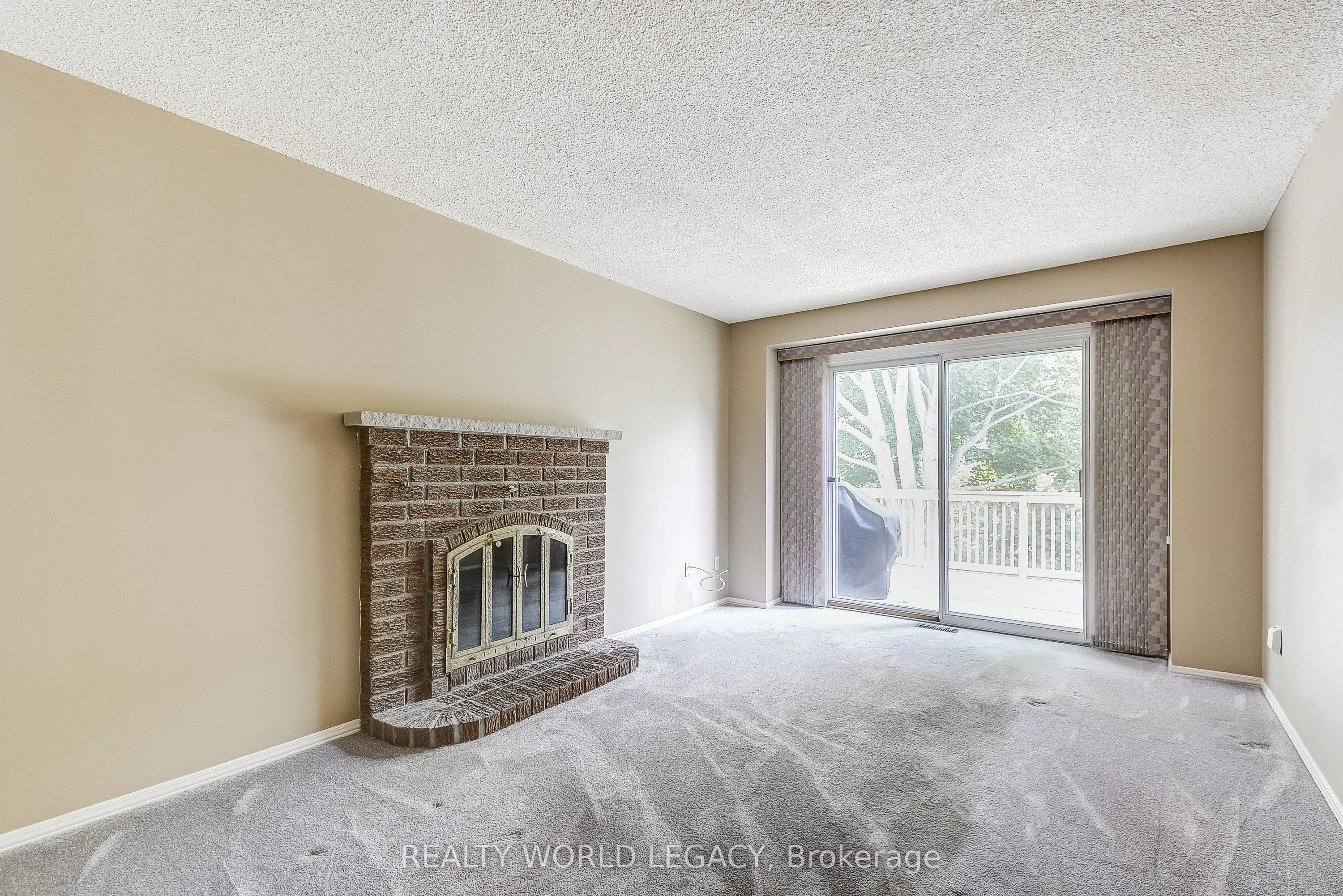 2113 Fallingbrook Court