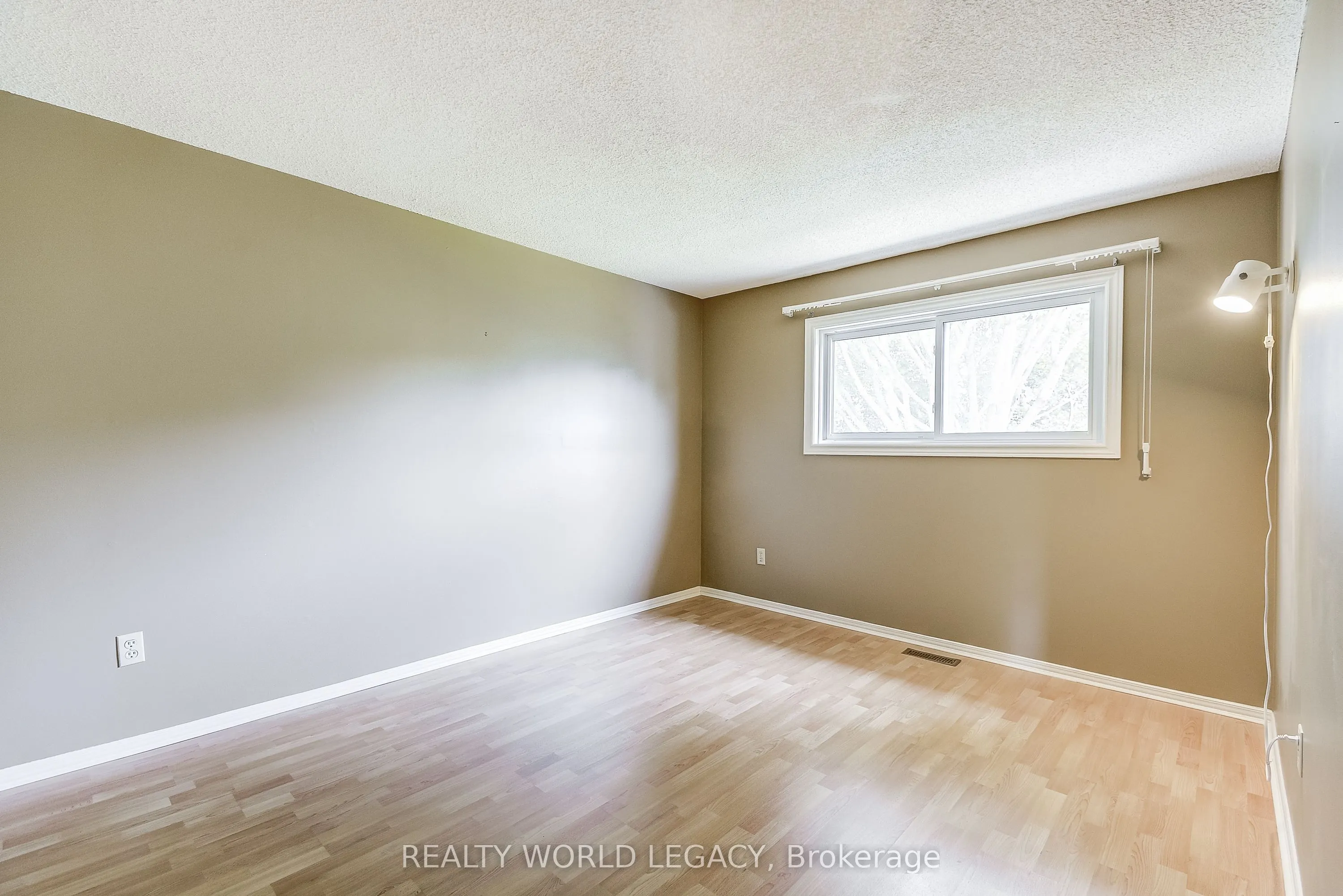 2113 Fallingbrook Court