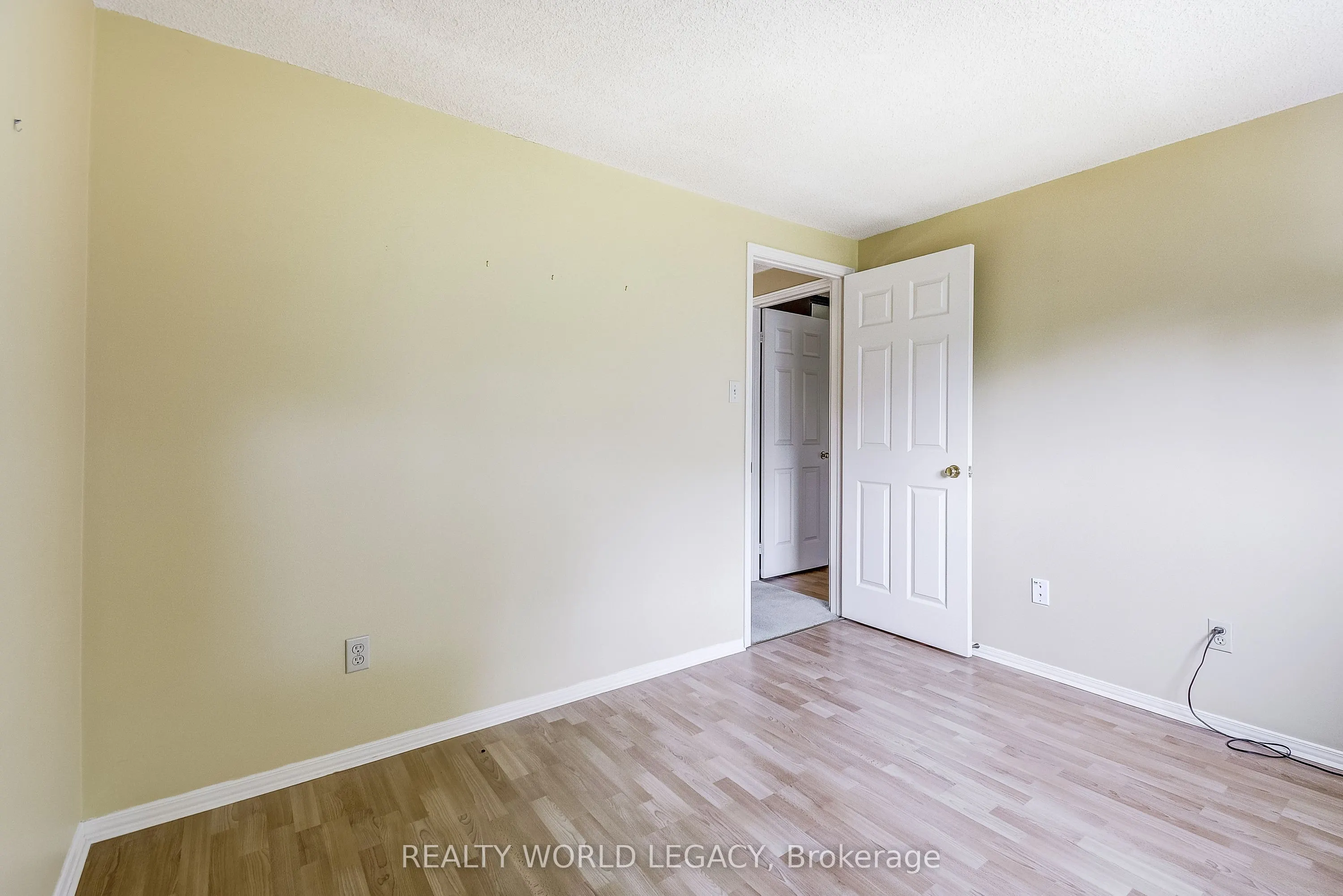 2113 Fallingbrook Court