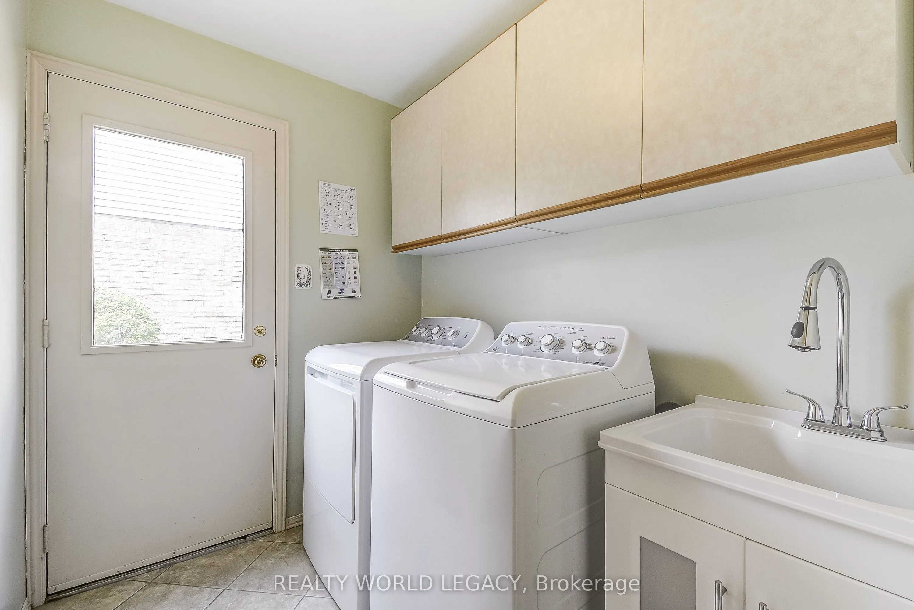2113 Fallingbrook Court