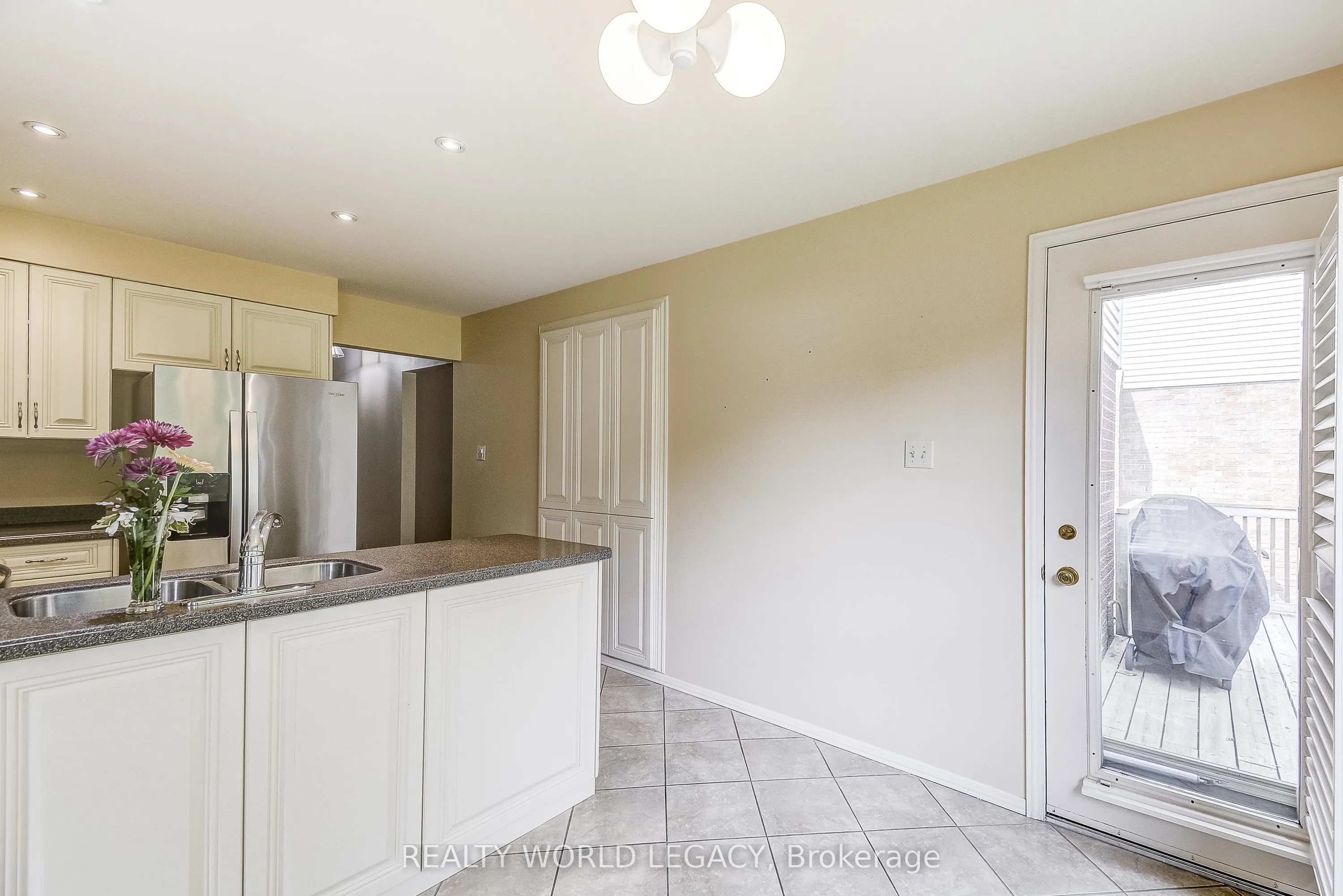 2113 Fallingbrook Court