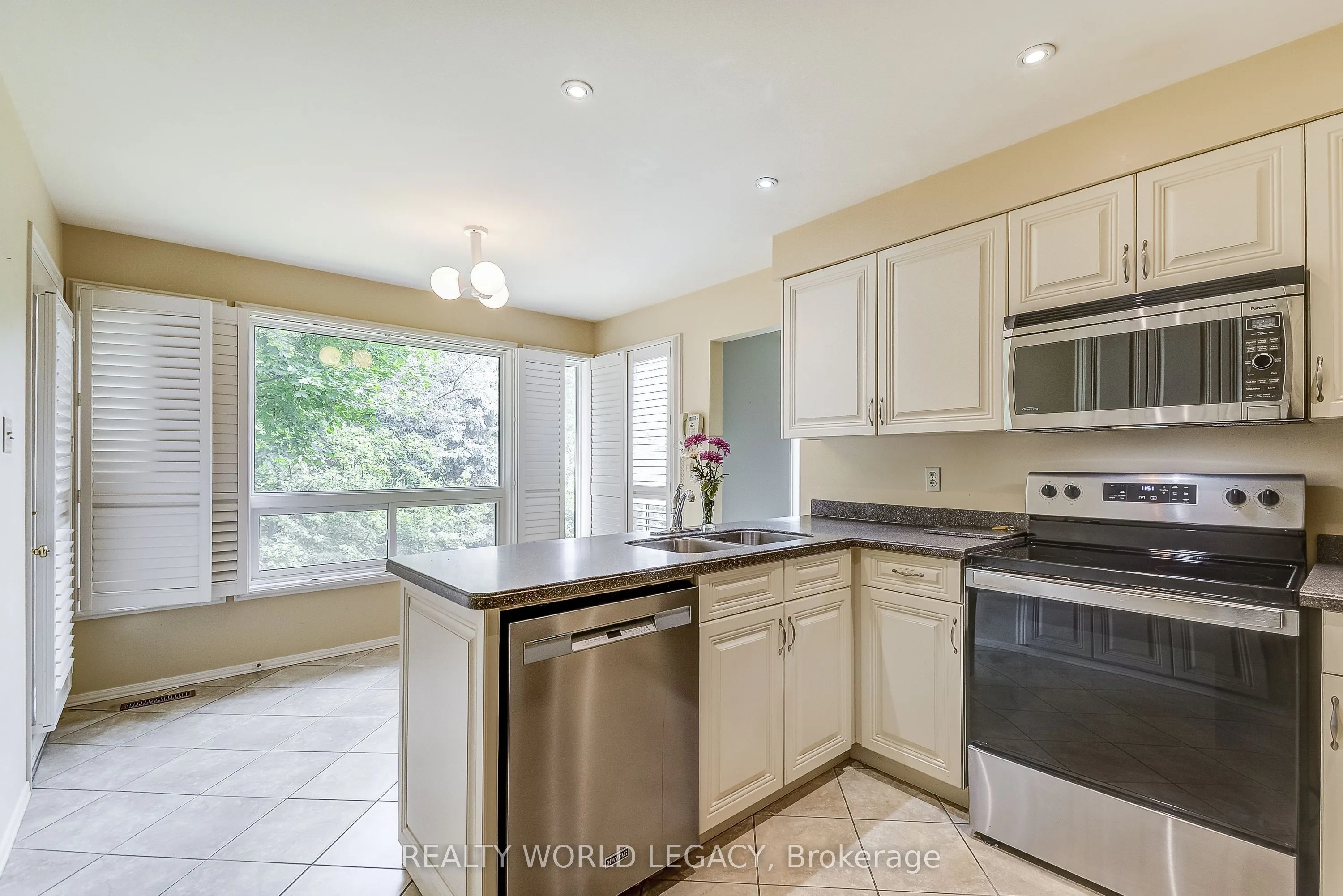 2113 Fallingbrook Court