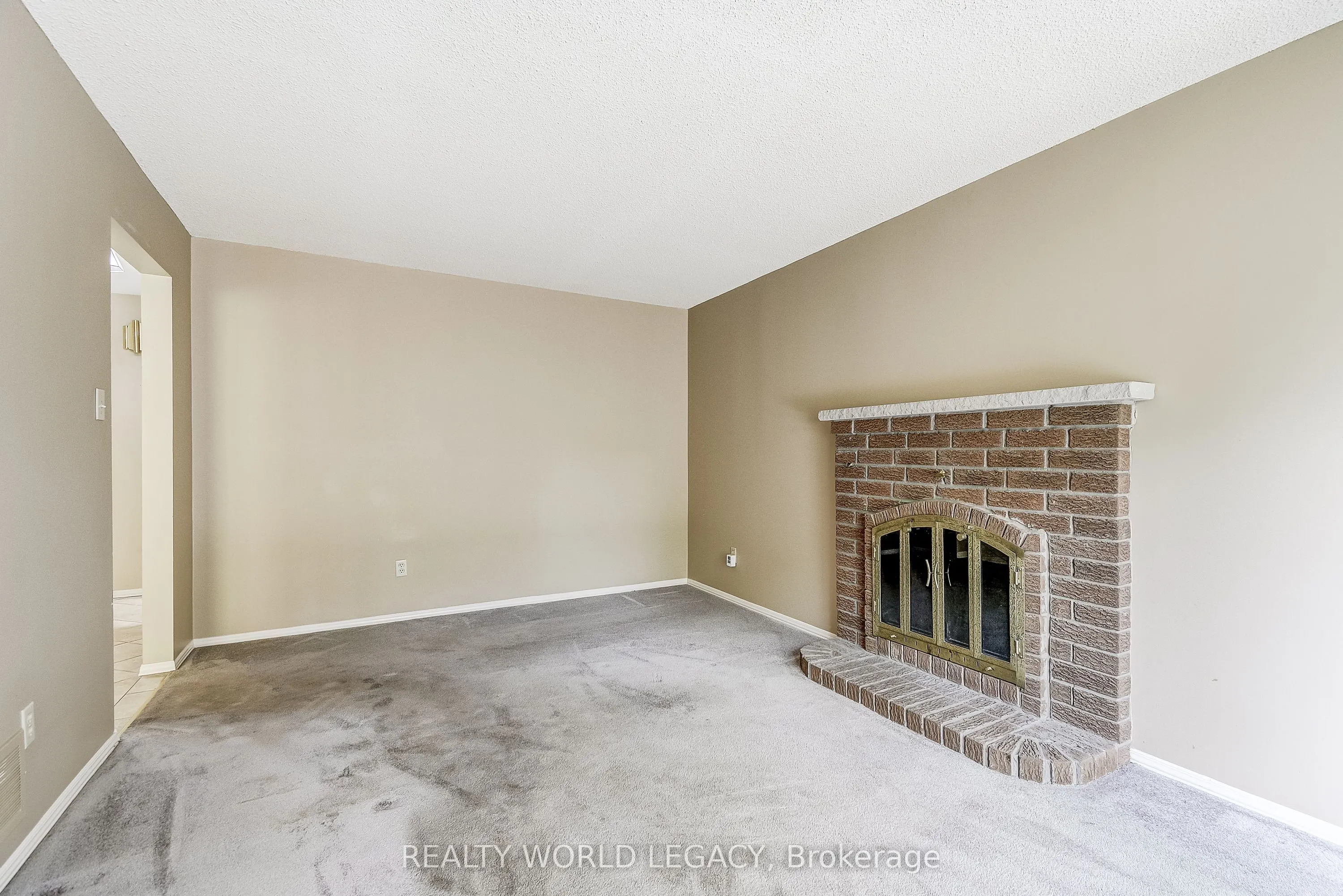 2113 Fallingbrook Court