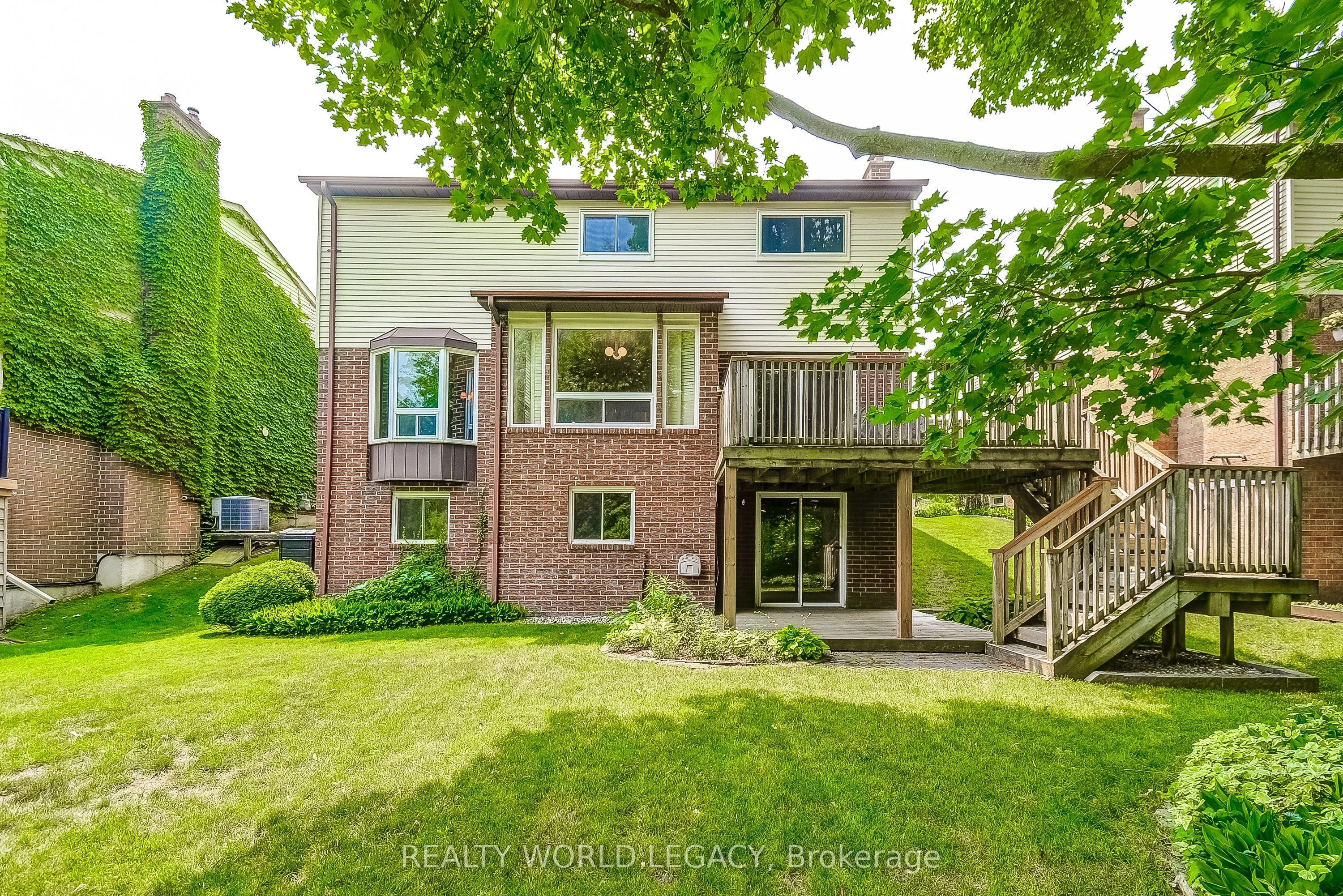 2113 Fallingbrook Court