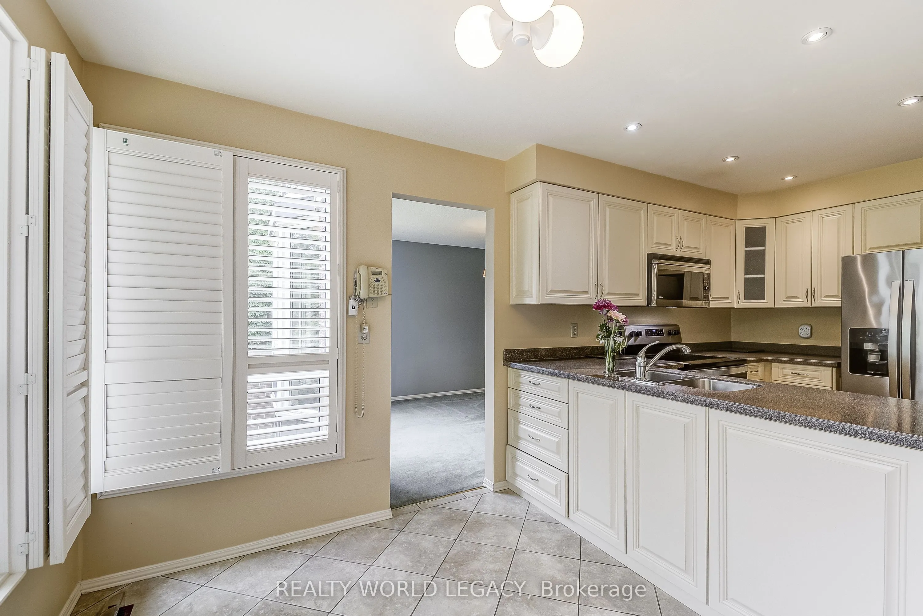 2113 Fallingbrook Court