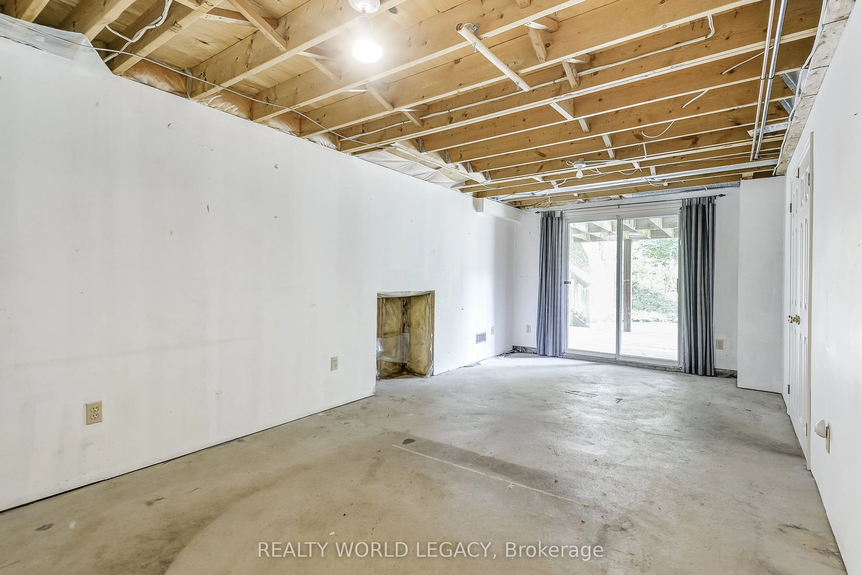 2113 Fallingbrook Court