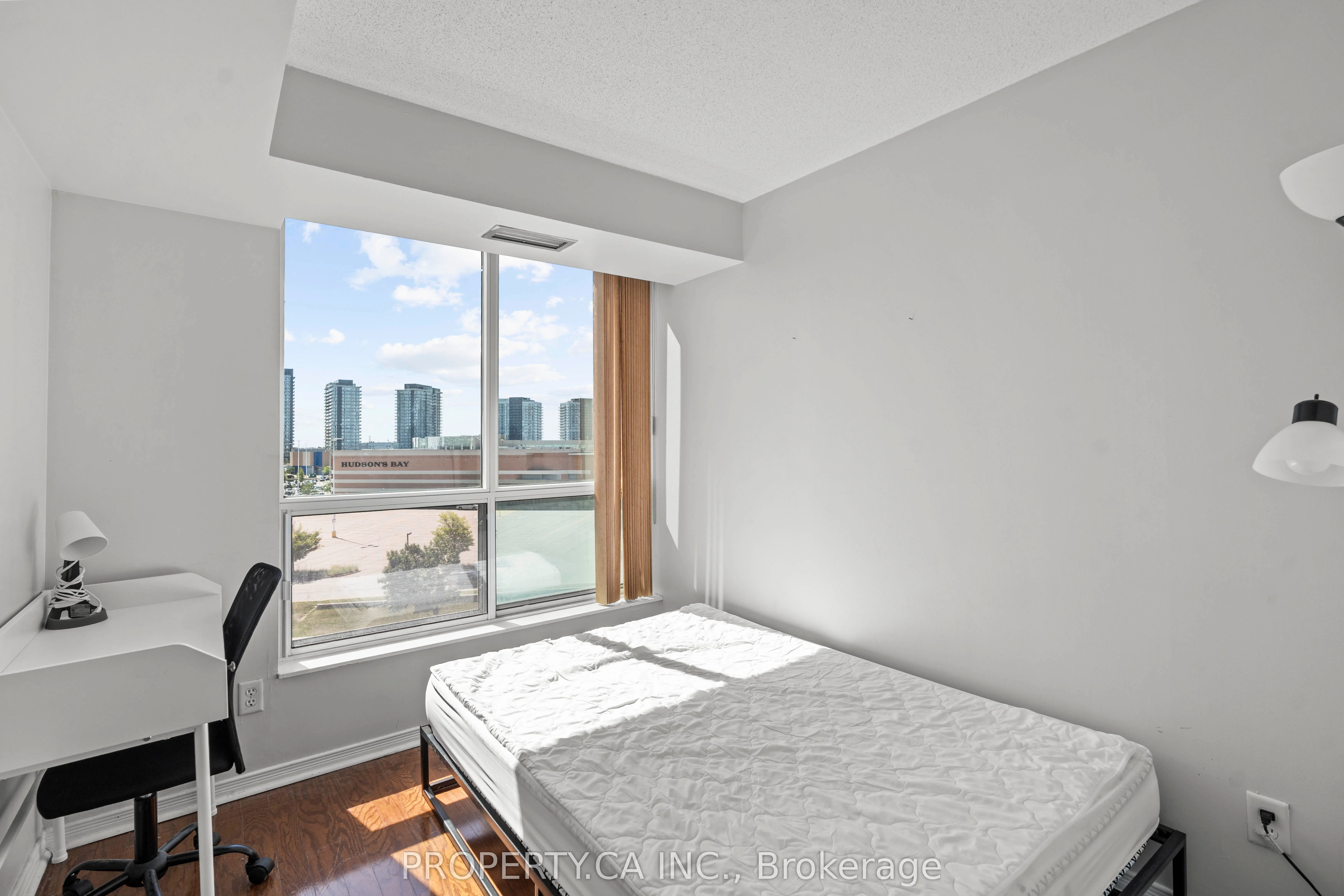 2585 Erin Centre Boulevard #607