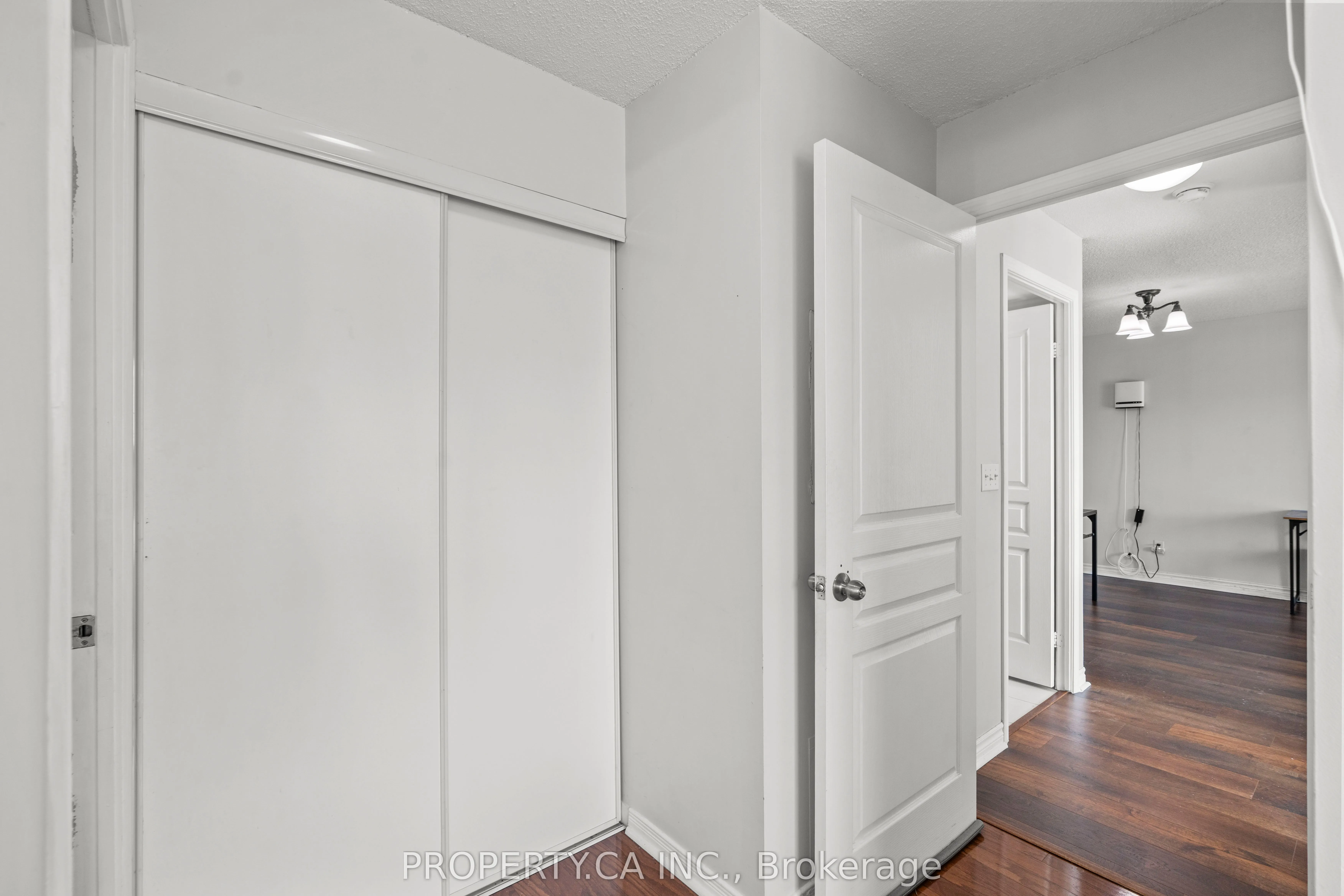 2585 Erin Centre Boulevard #607