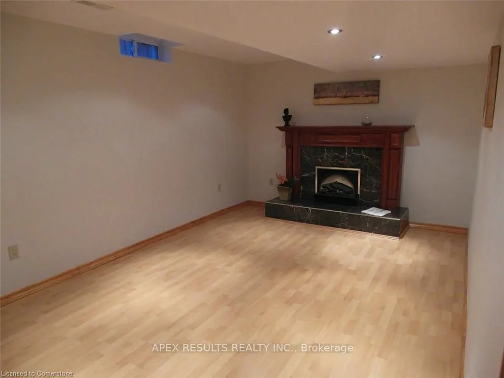 2289 Dunforest Crescent
