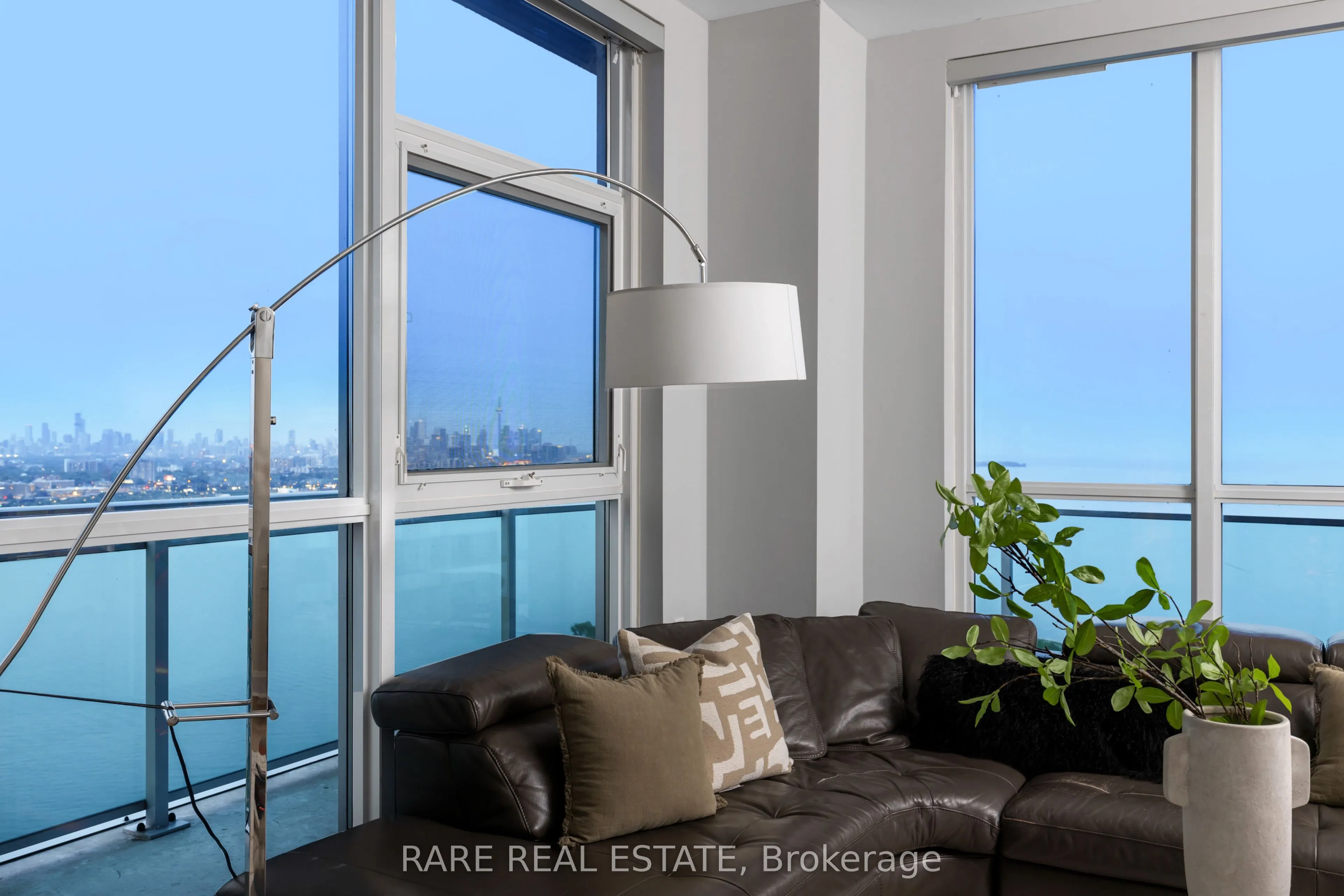 33 Shore Breeze Drive, #UPH4103