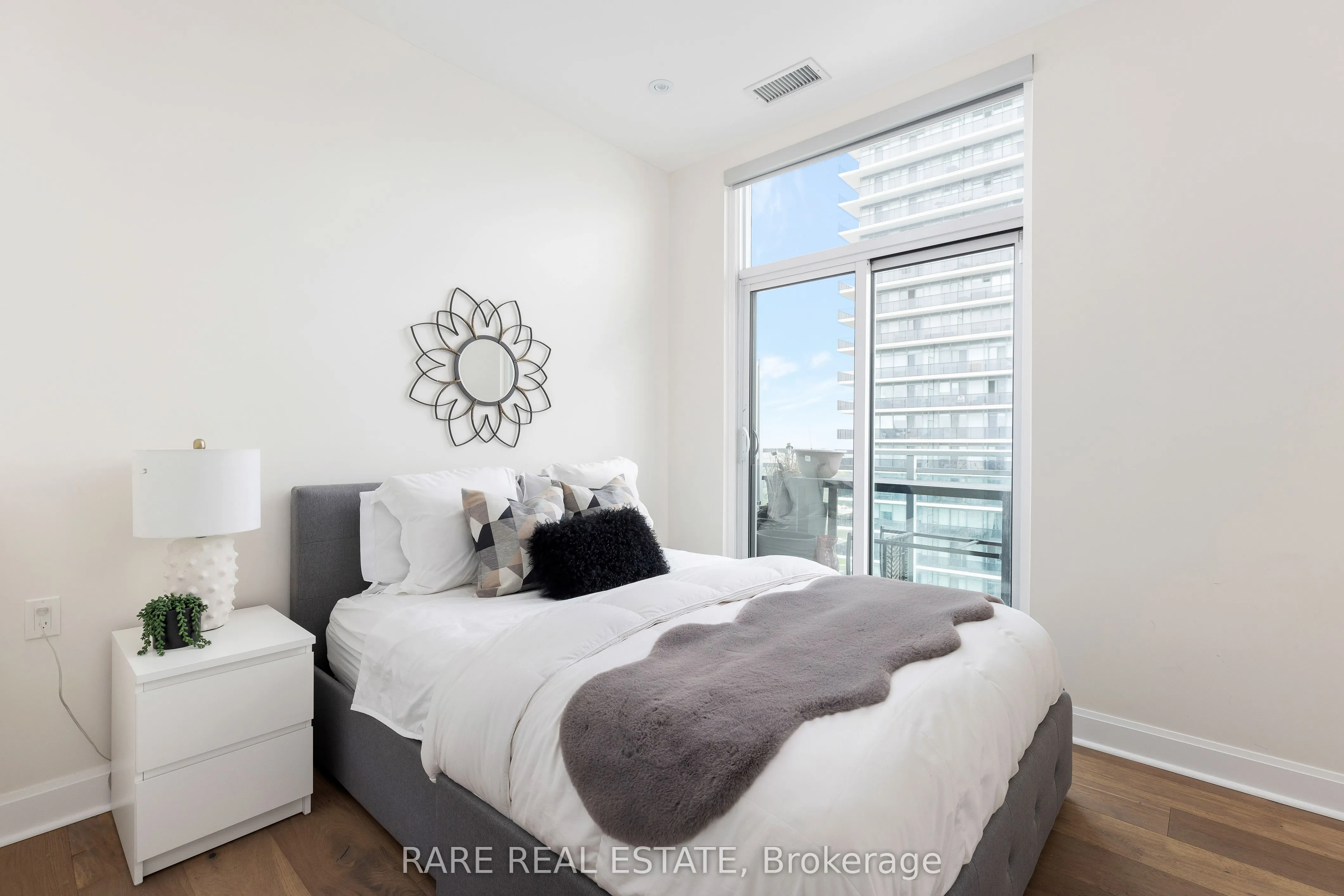 33 Shore Breeze Drive, #UPH4103