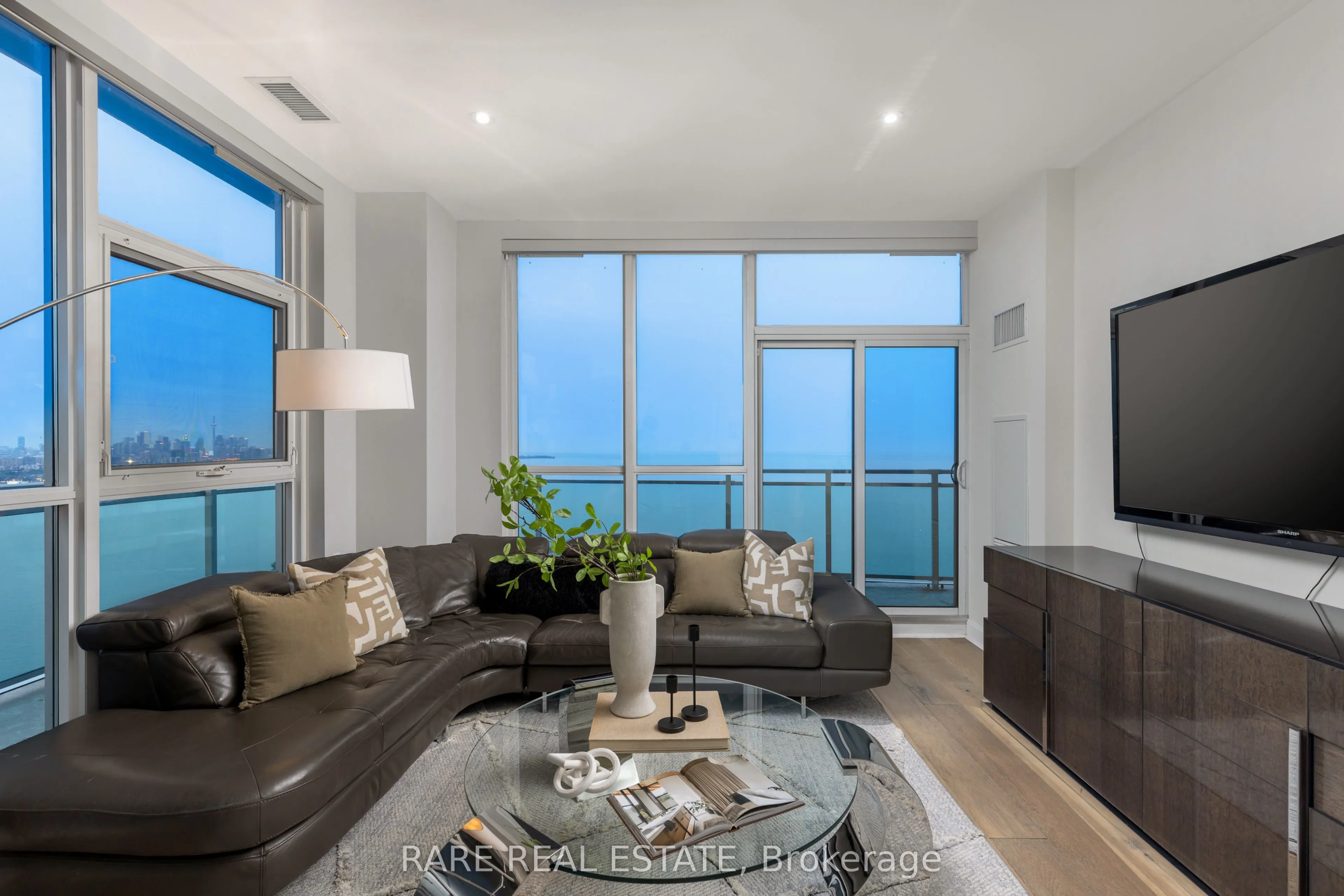 33 Shore Breeze Drive, #UPH4103