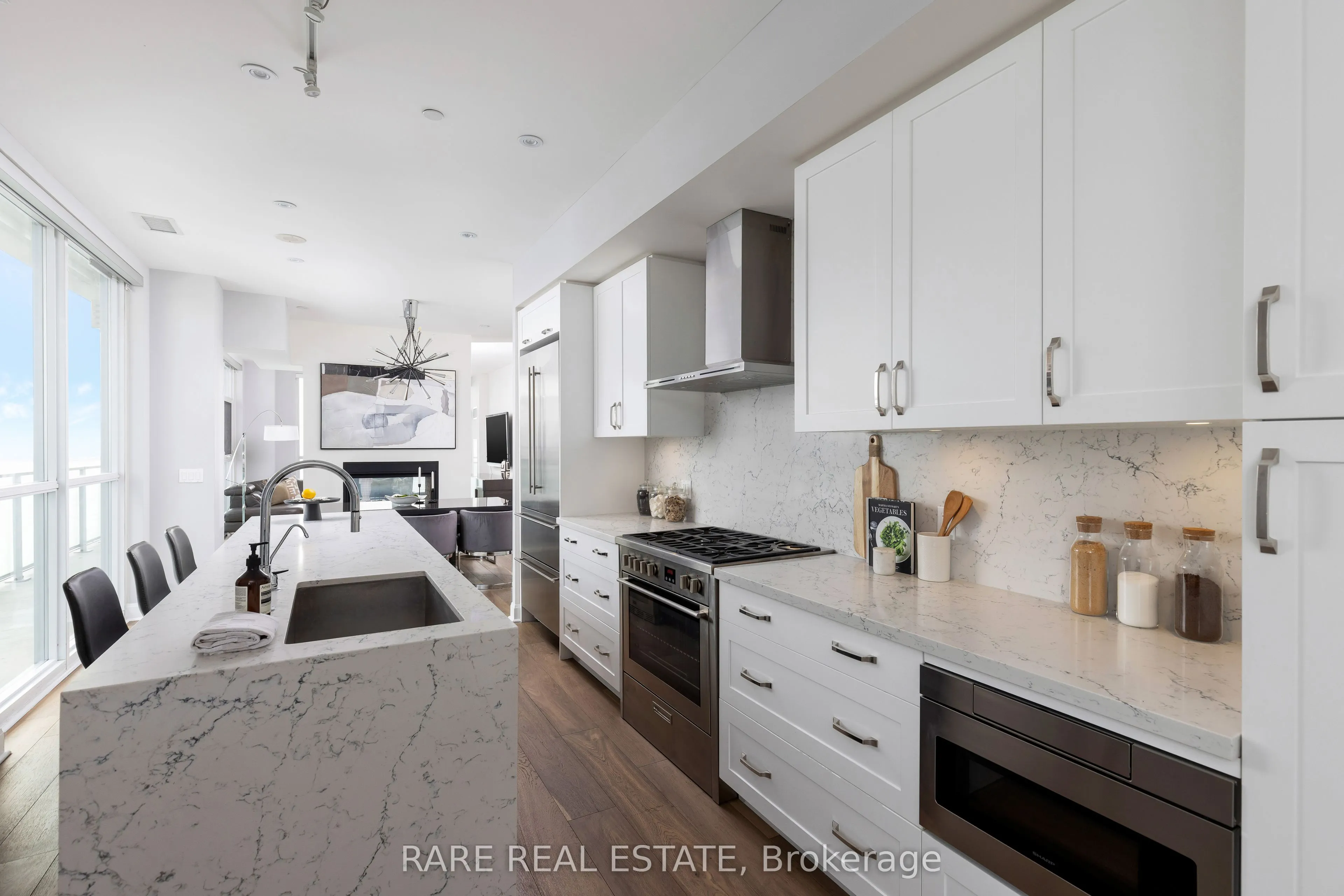 33 Shore Breeze Drive, #UPH4103