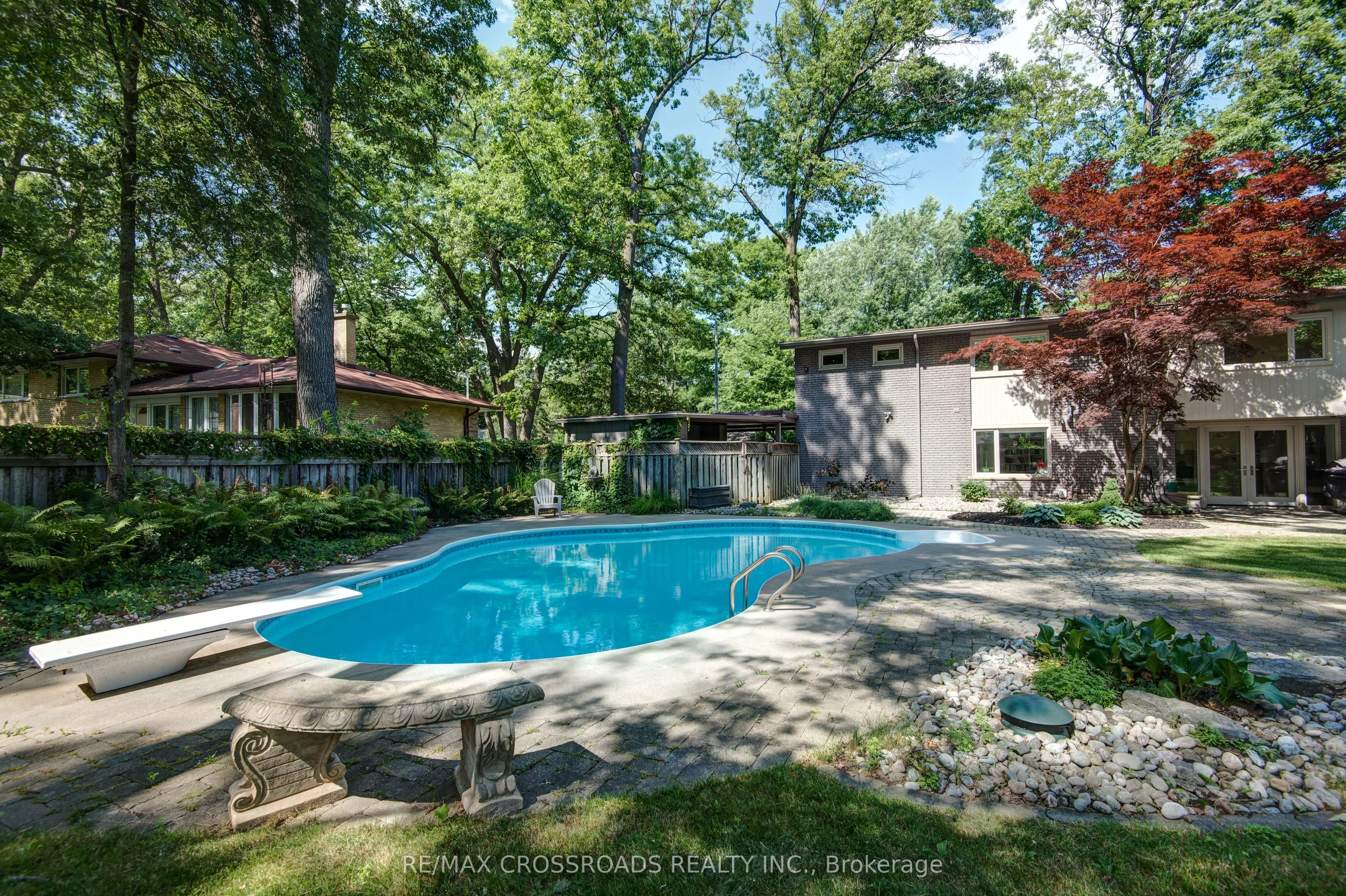 1532 Merrow Road