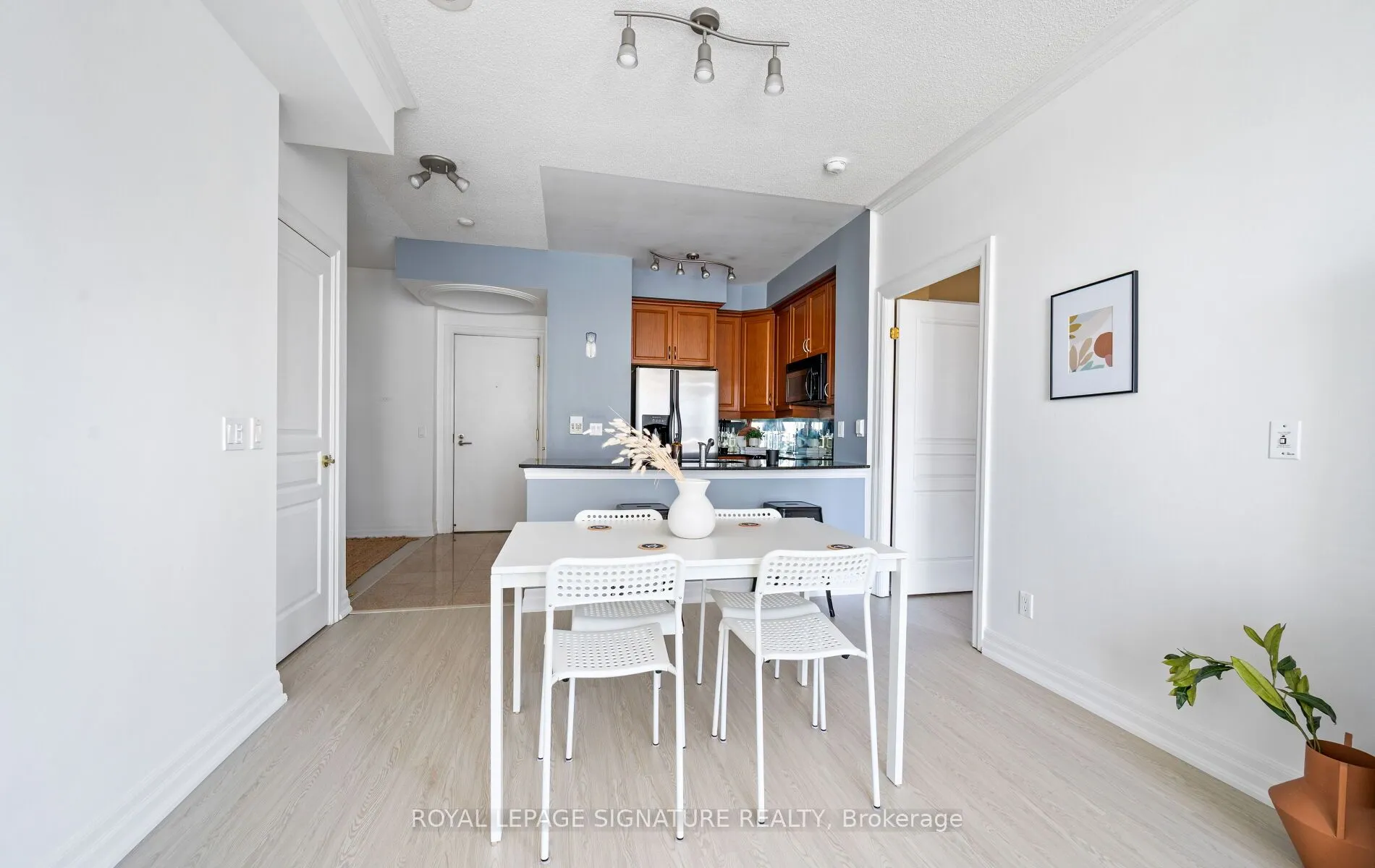 2083 Lake Shore Boulevard W, #1613
