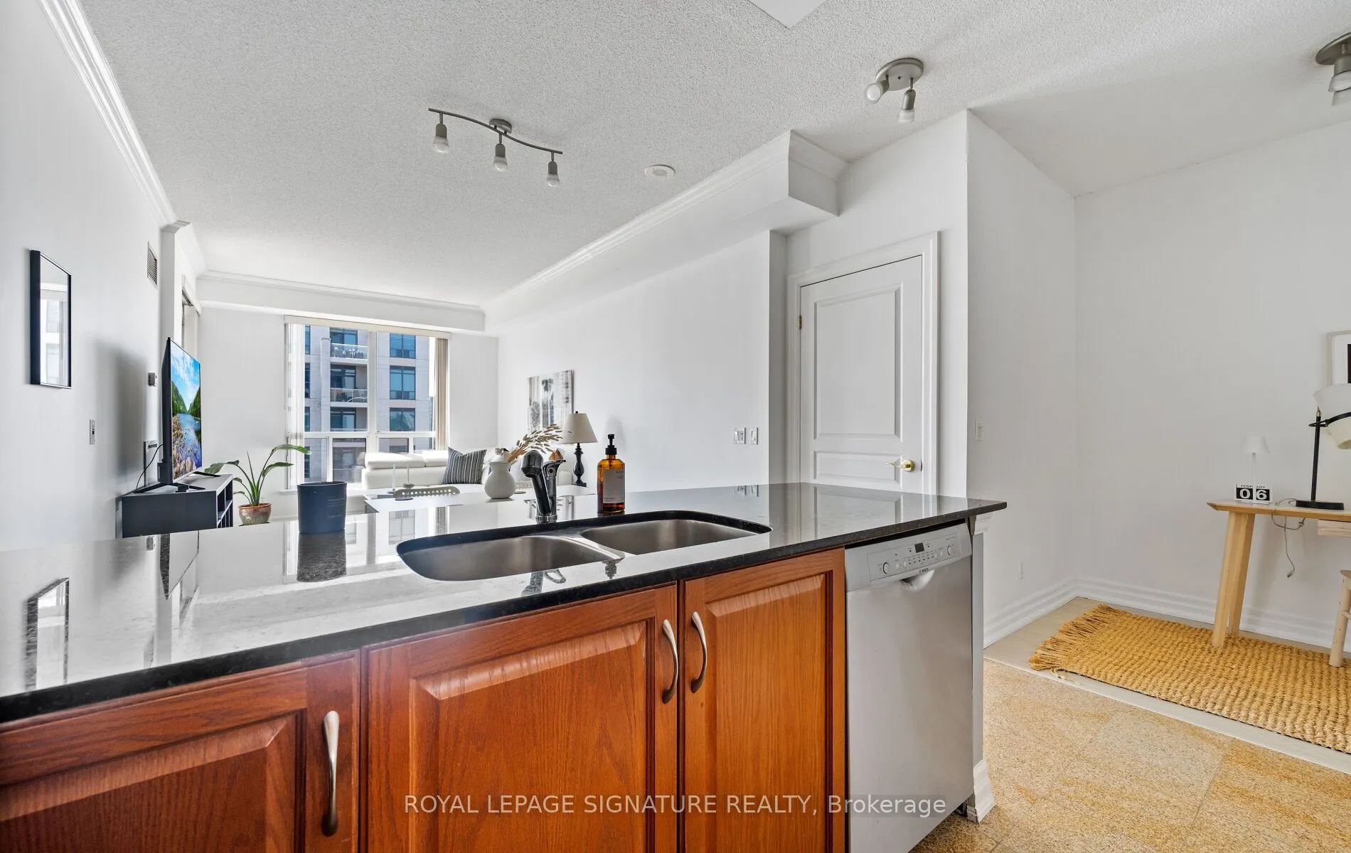 2083 Lake Shore Boulevard W, #1613