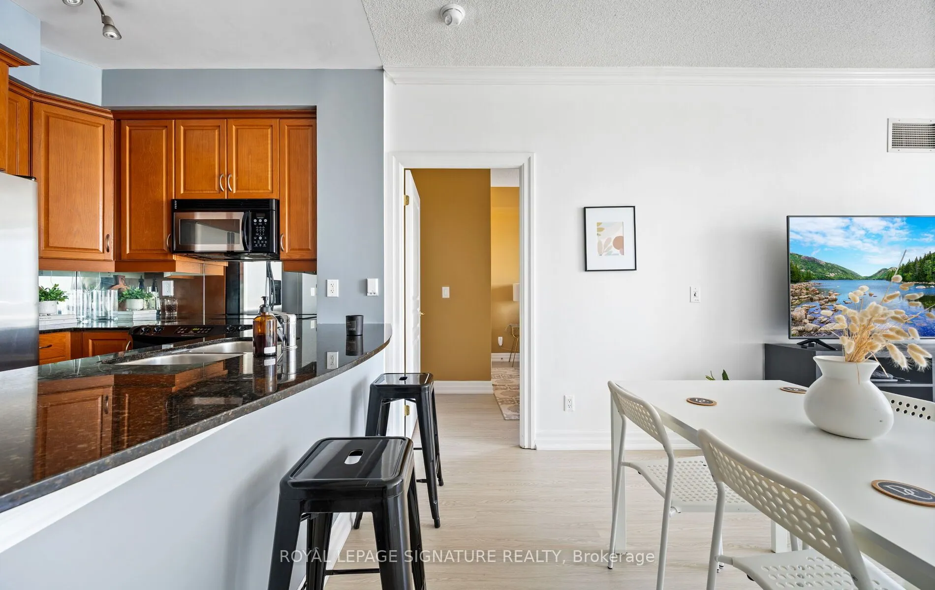 2083 Lake Shore Boulevard W, #1613