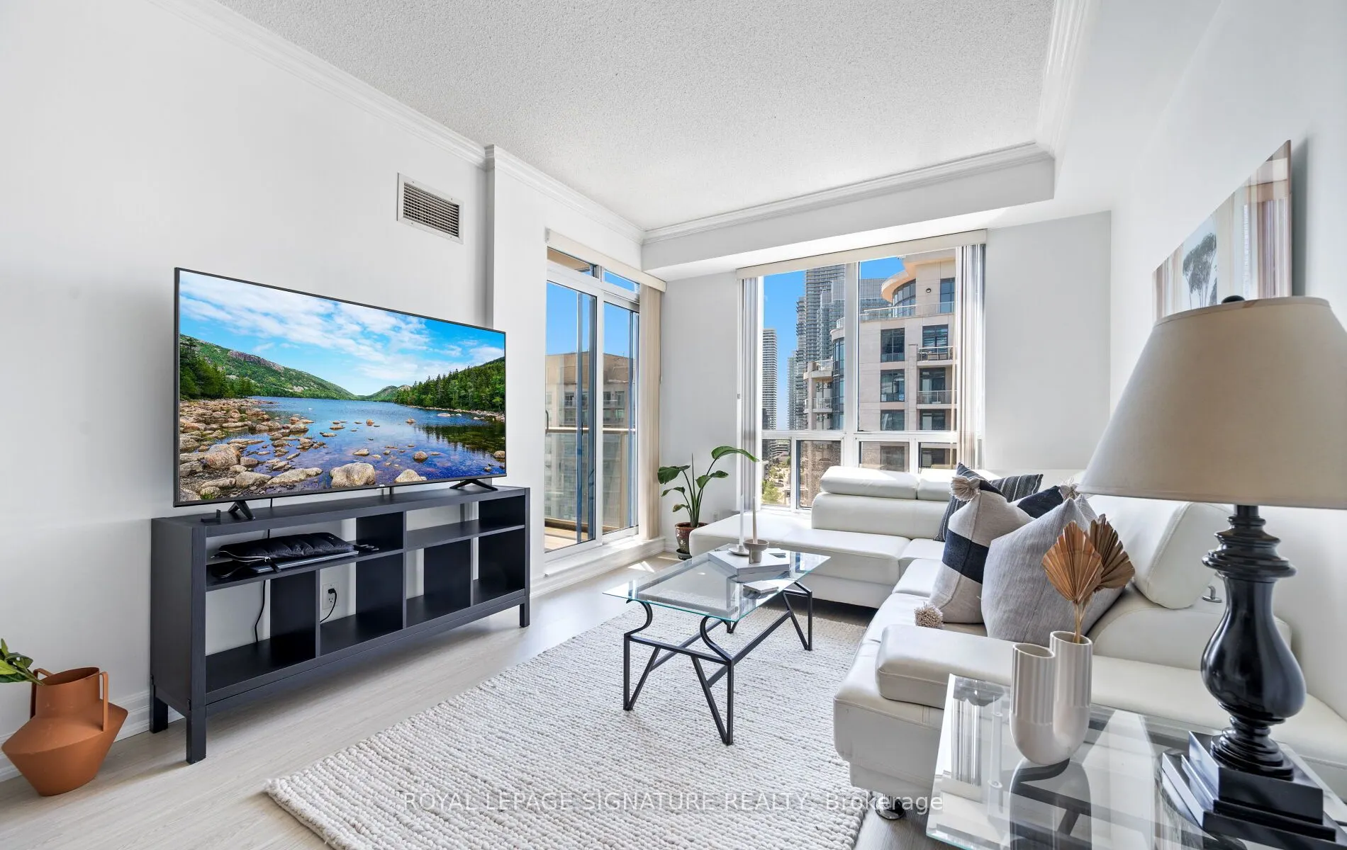 2083 Lake Shore Boulevard W, #1613