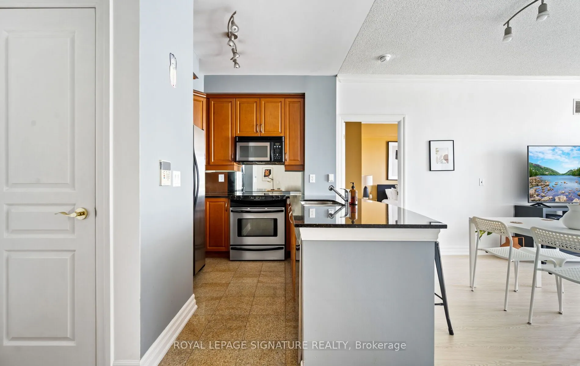 2083 Lake Shore Boulevard W, #1613