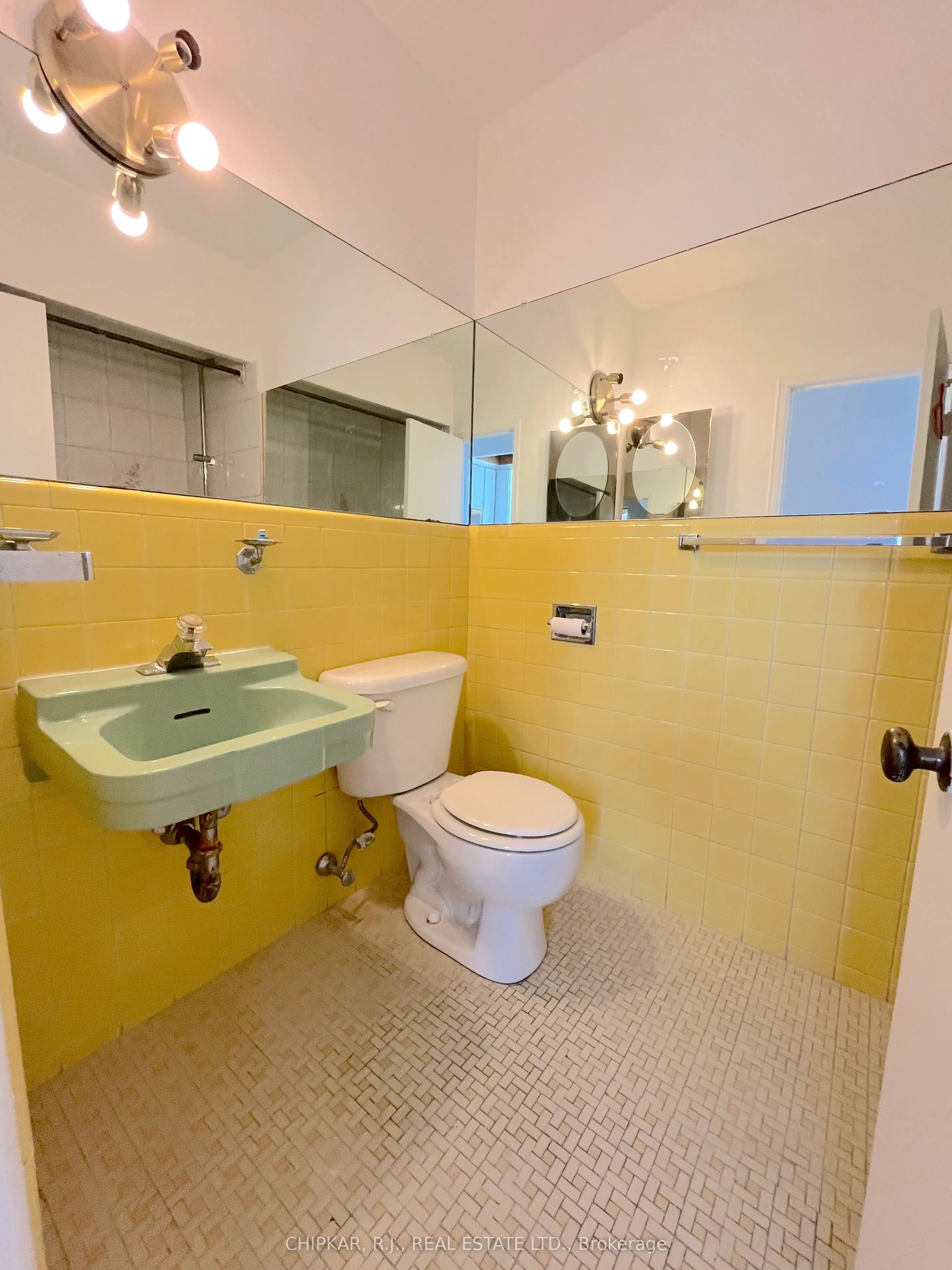 2000 Bloor Street W, #315
