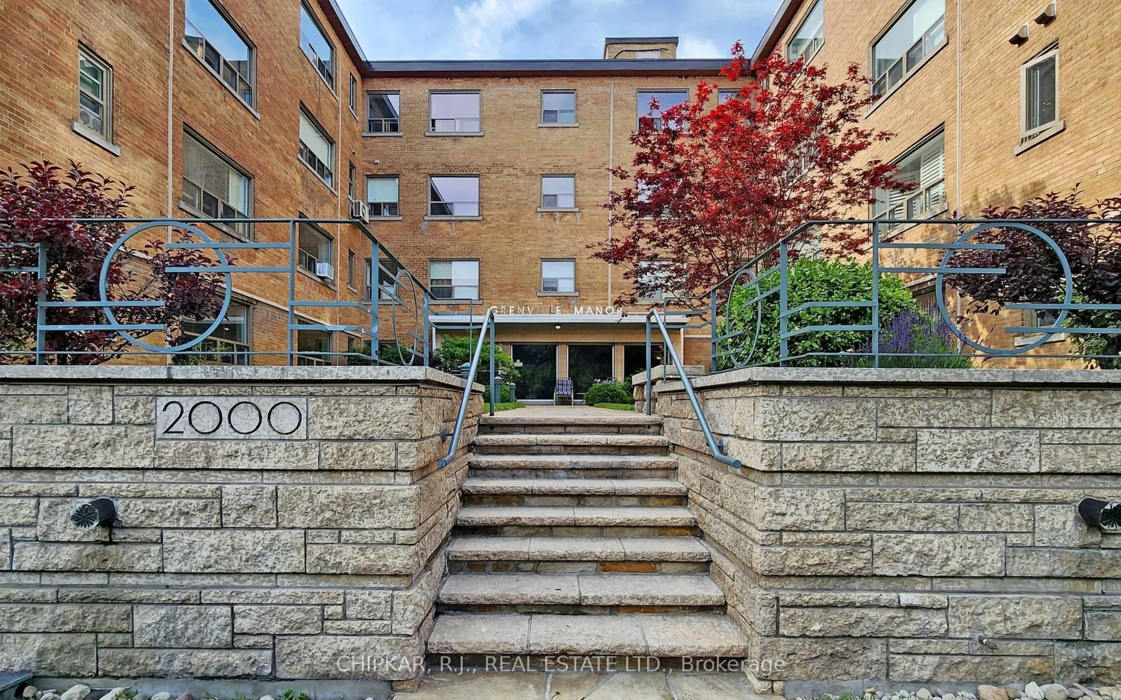 2000 Bloor Street W, #315