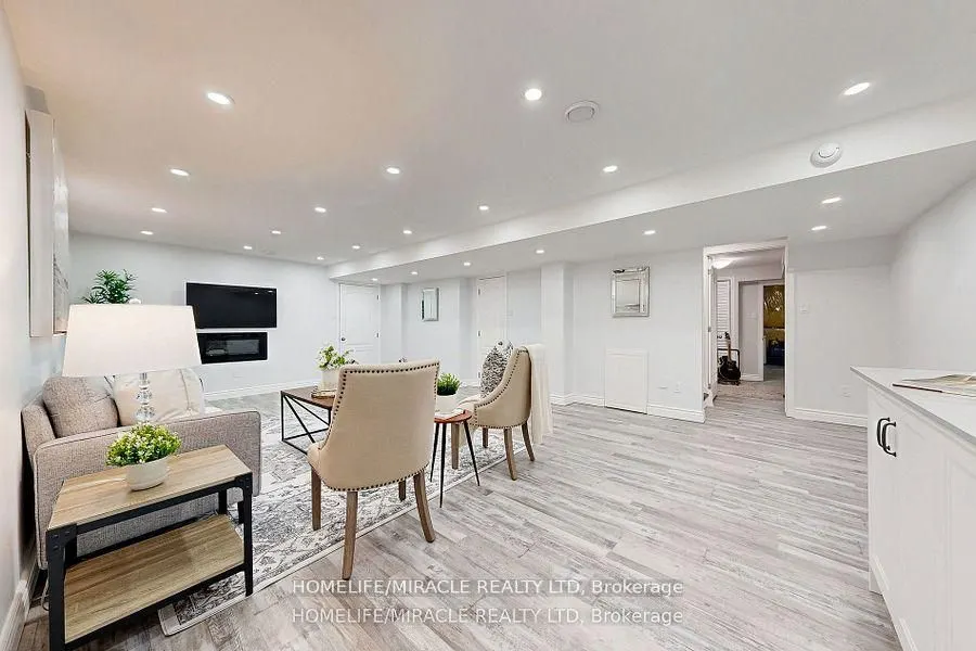 949 Zelinsky Crescent