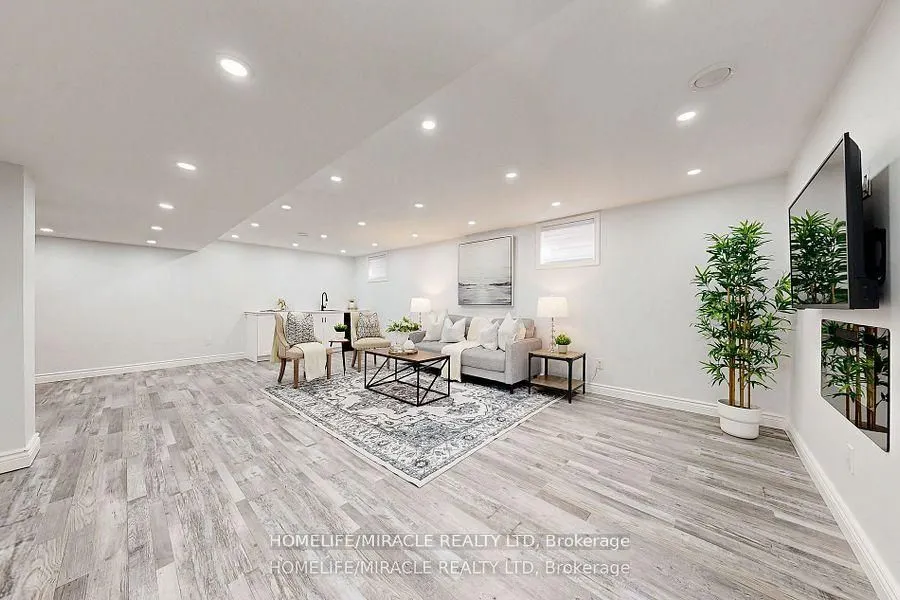 949 Zelinsky Crescent