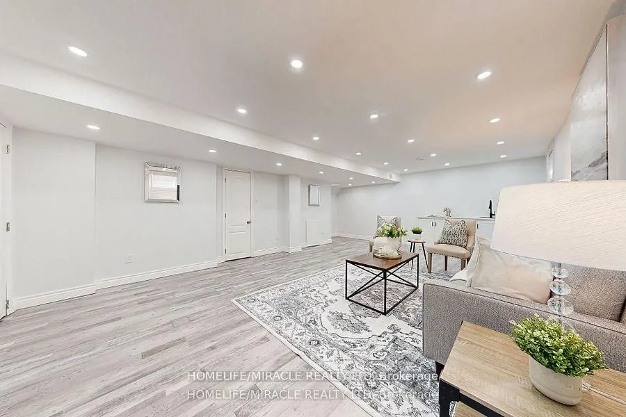 949 Zelinsky Crescent