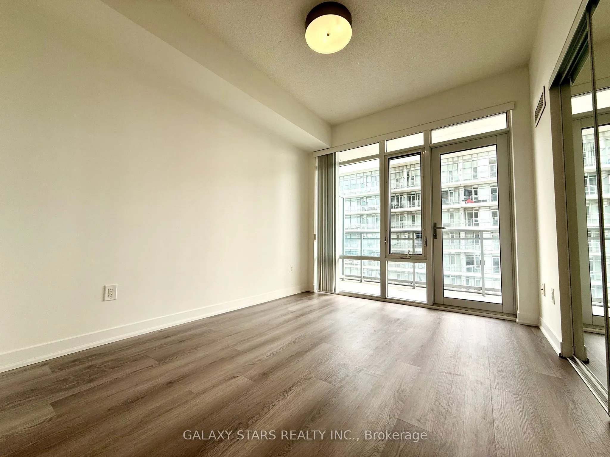 360 Square One Drive S, #1905