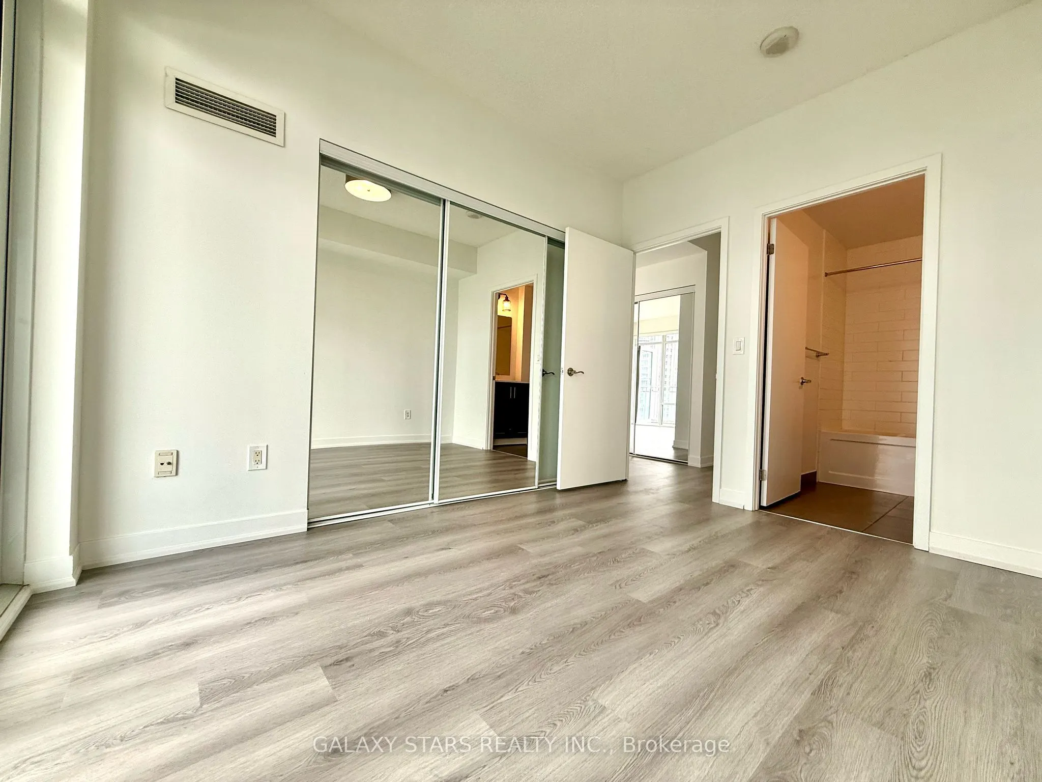 360 Square One Drive S, #1905