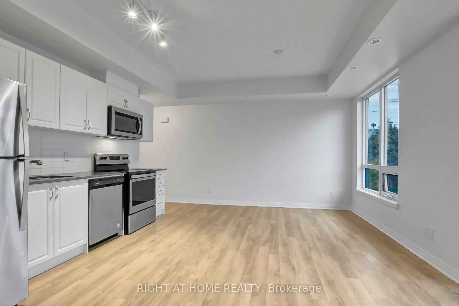 670 Atwater Avenue, #8