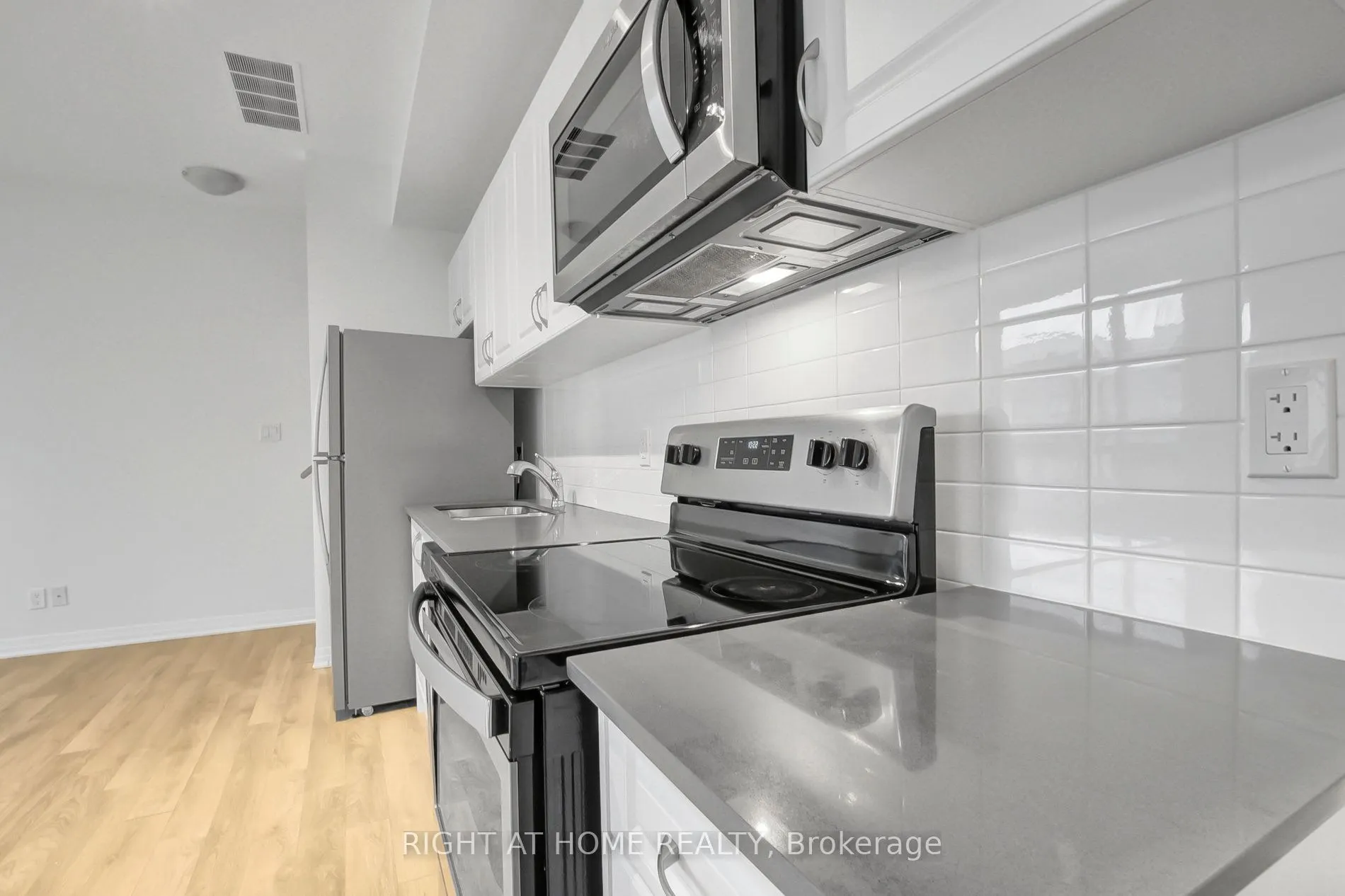 670 Atwater Avenue, #8
