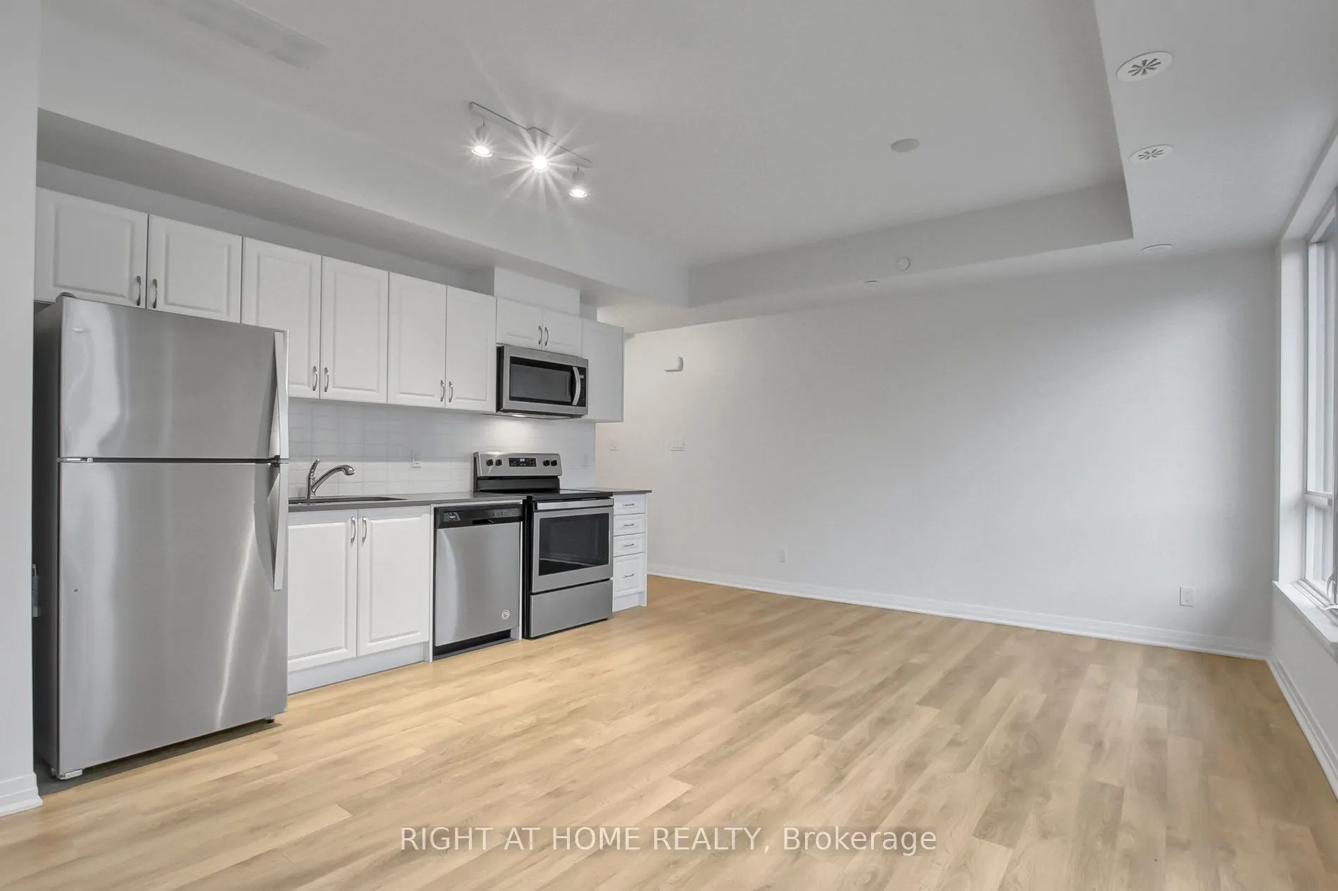 670 Atwater Avenue, #8
