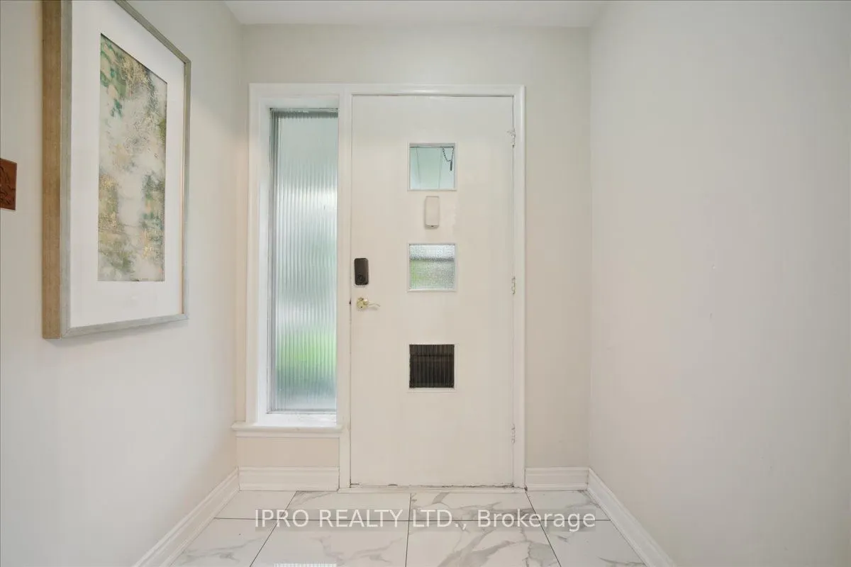 34 Appledale Road, #Main Floor