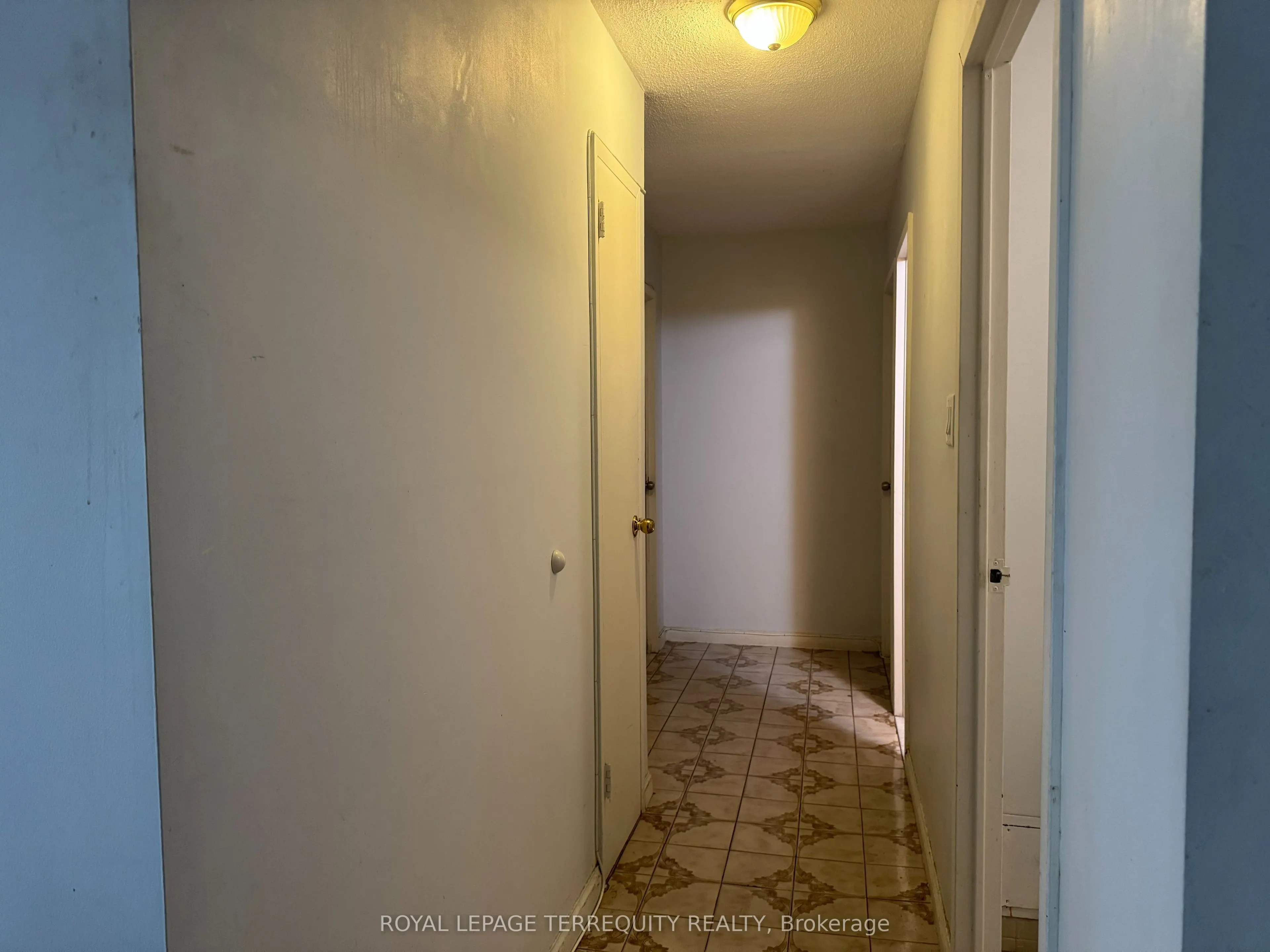15 London Green Court, #409