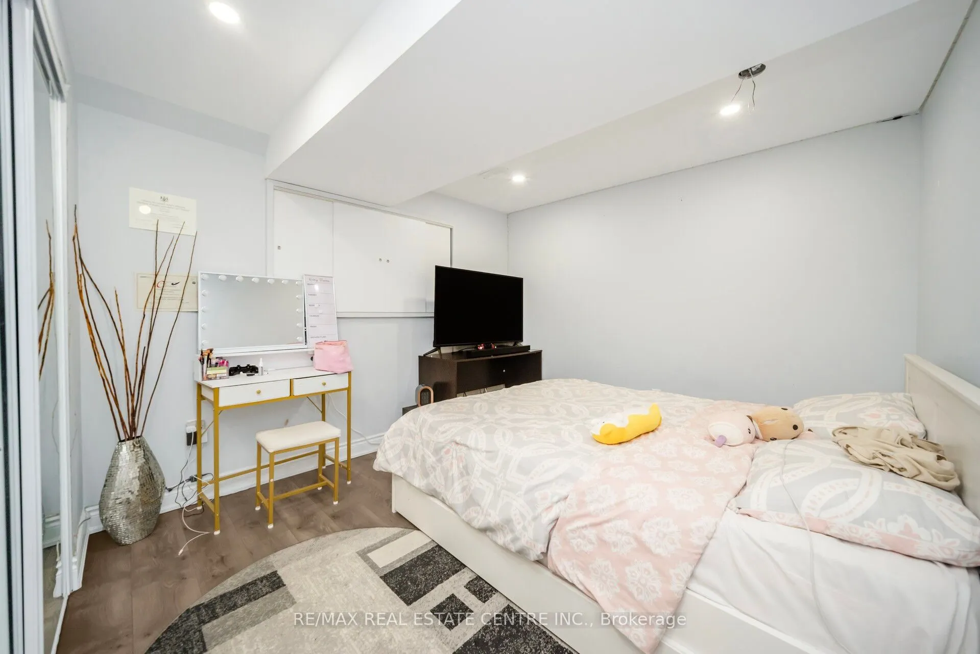 180 Bonnie Braes Drive