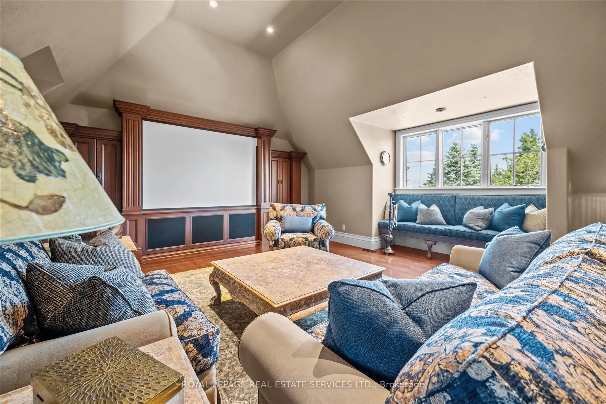 10090 Pineview Trail