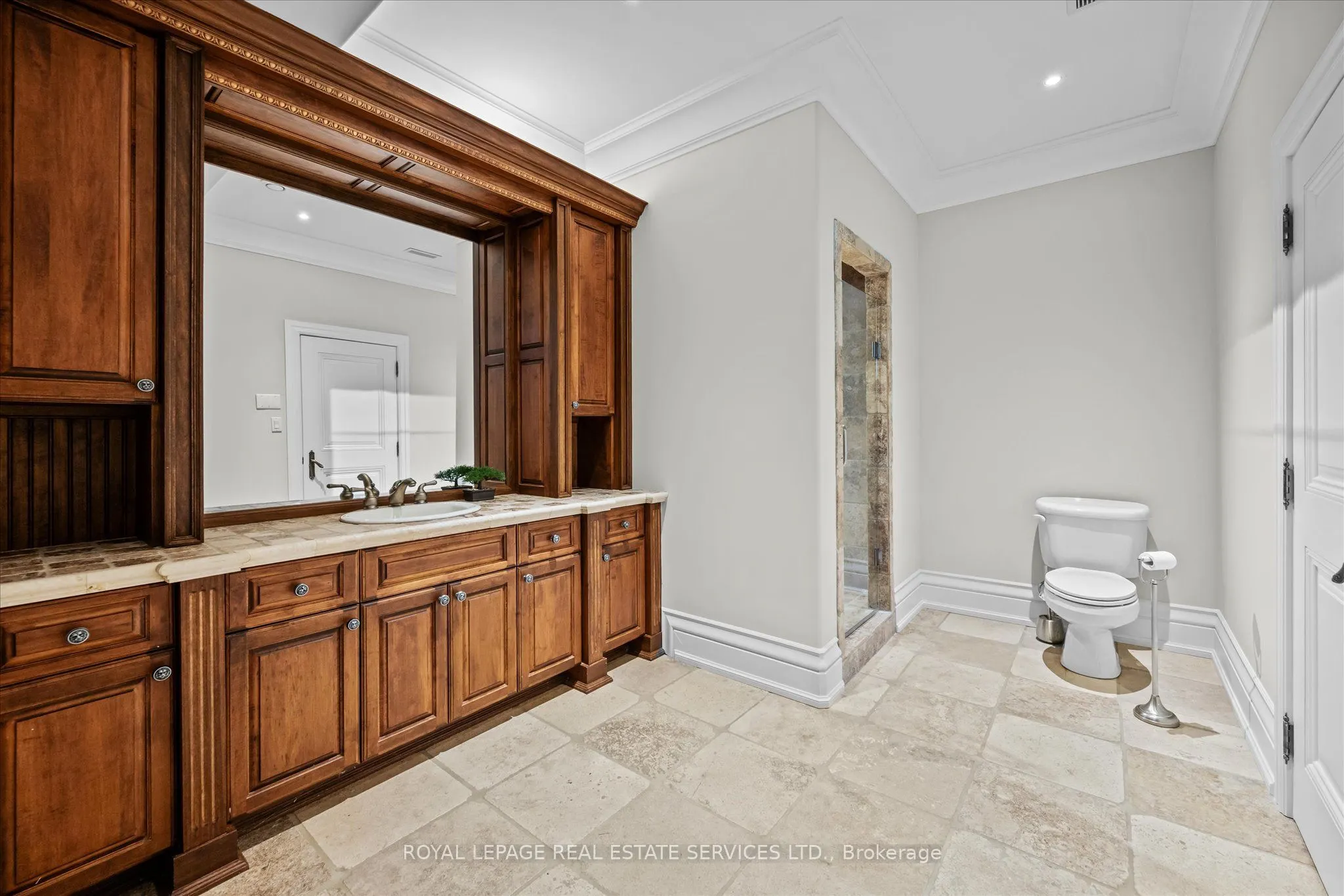 10090 Pineview Trail