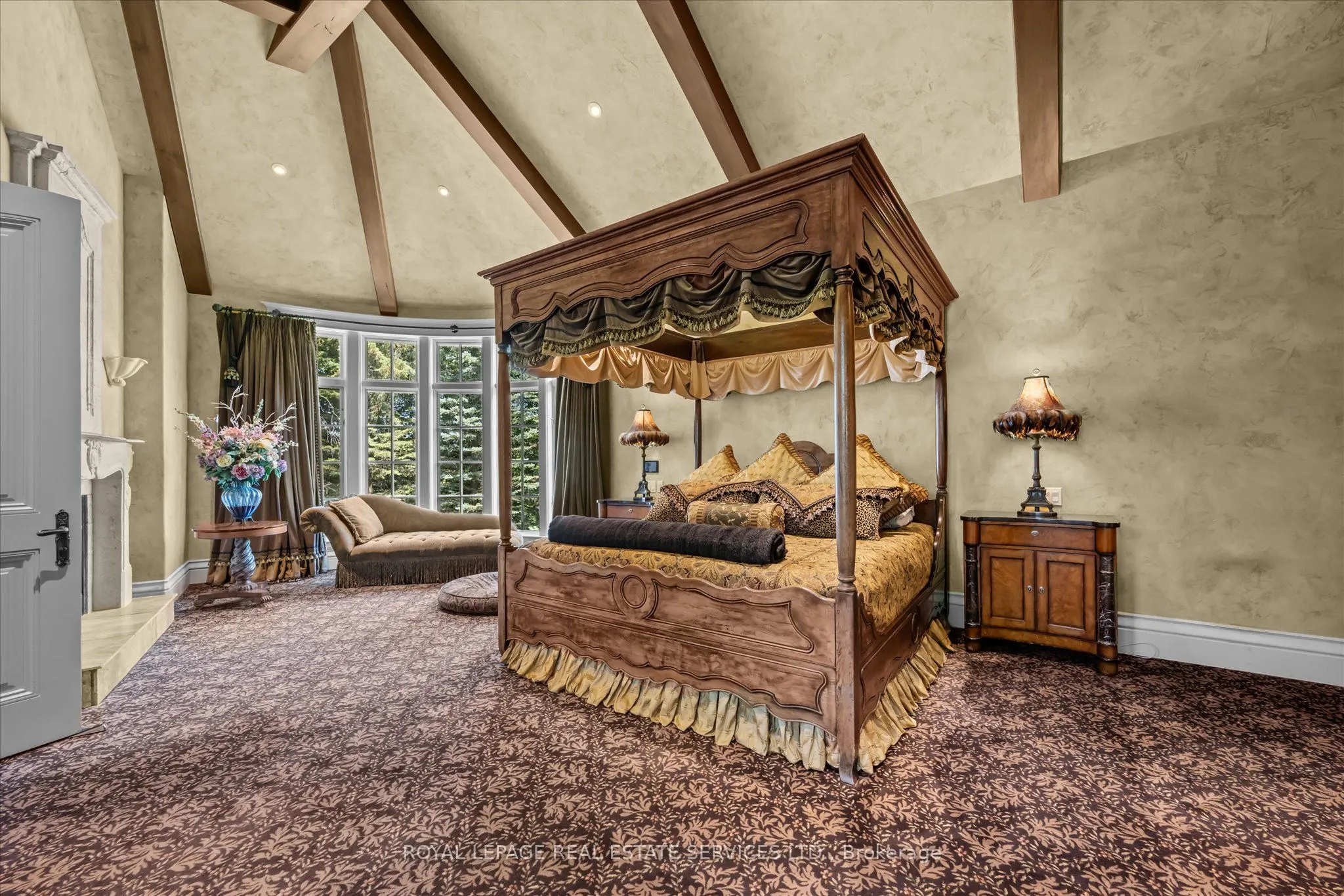 10090 Pineview Trail