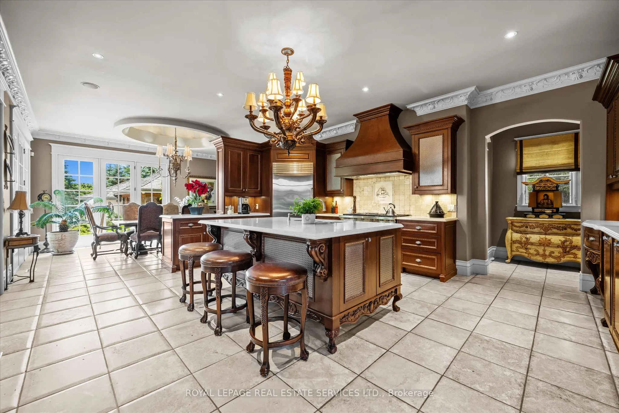 10090 Pineview Trail