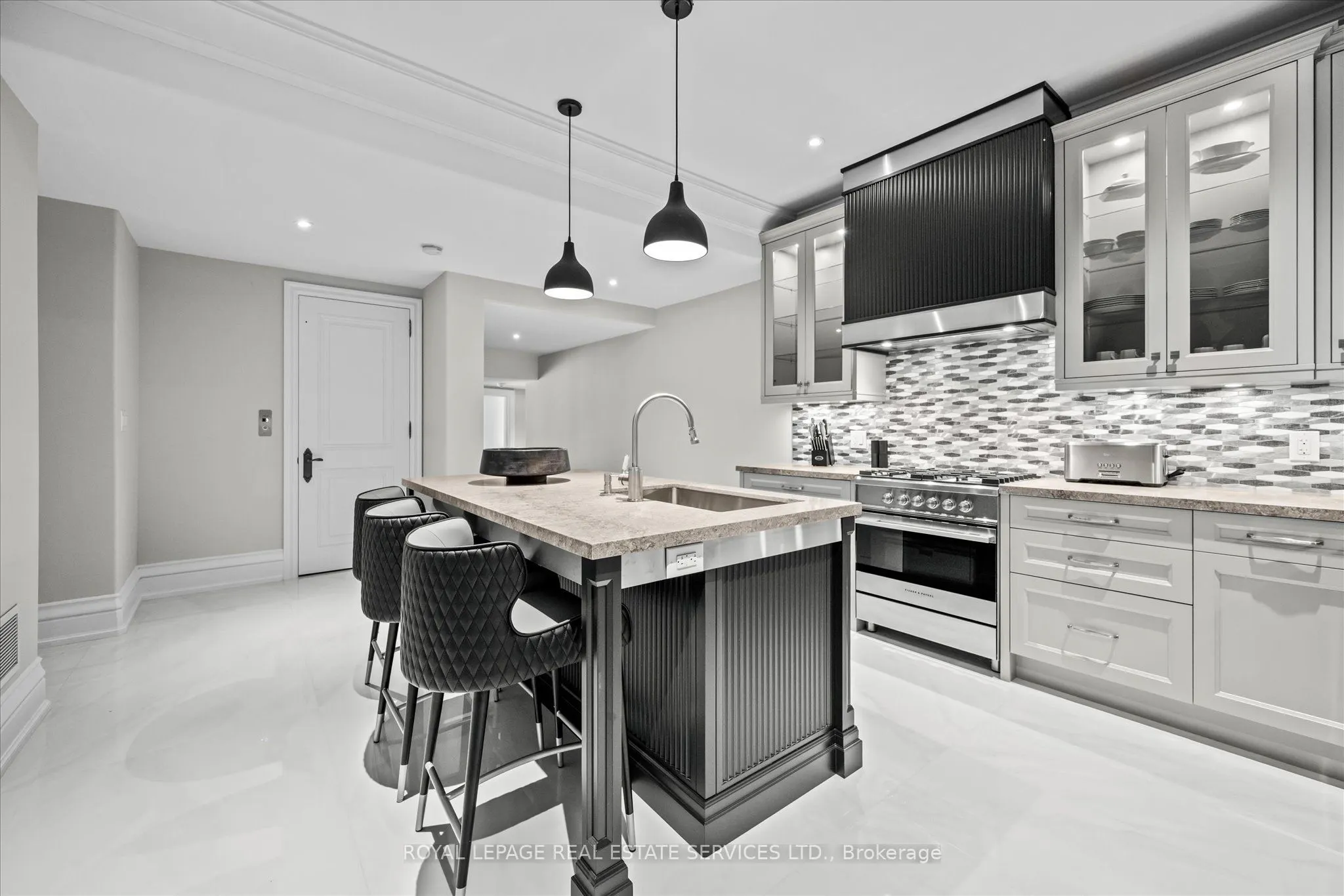 10090 Pineview Trail