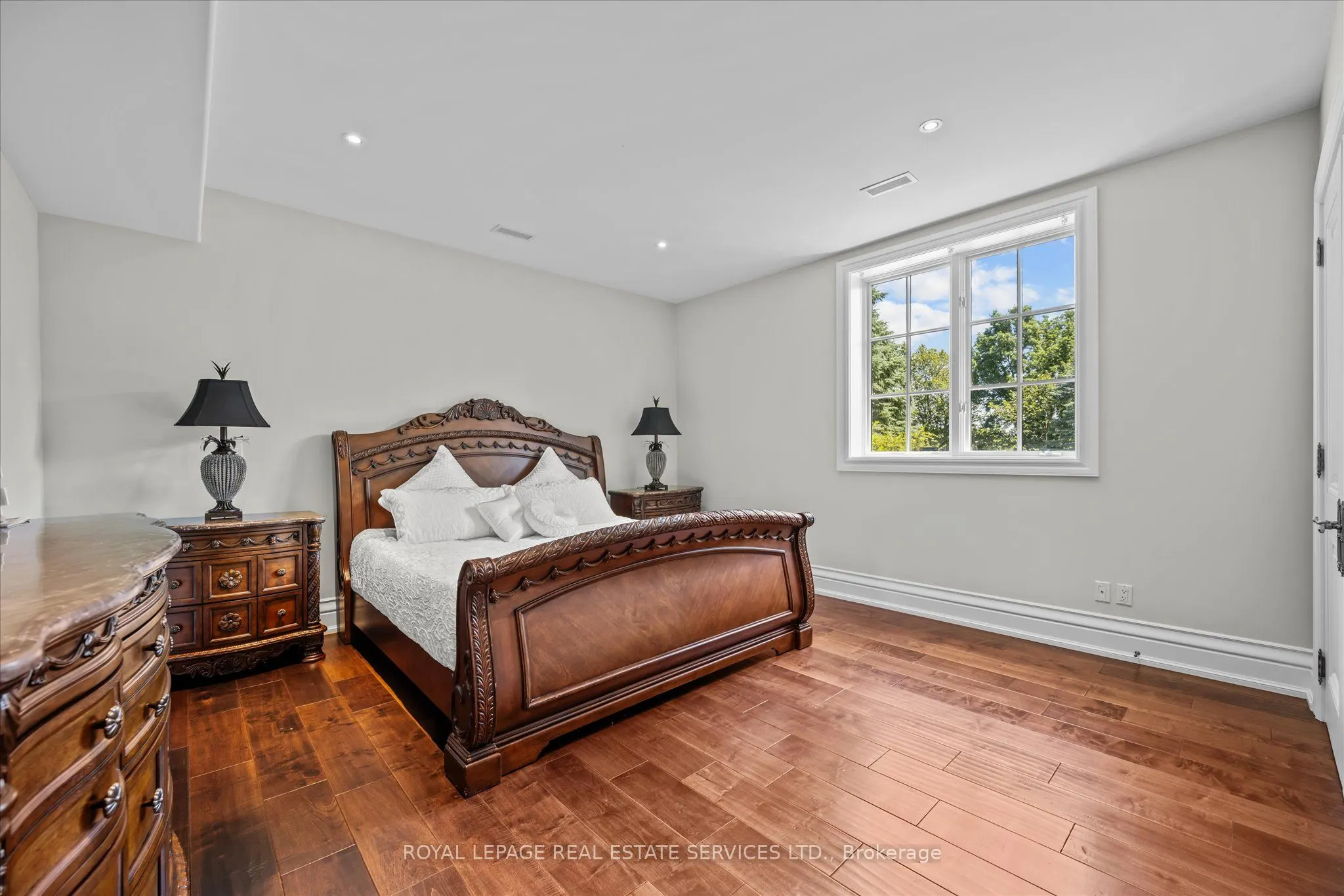 10090 Pineview Trail