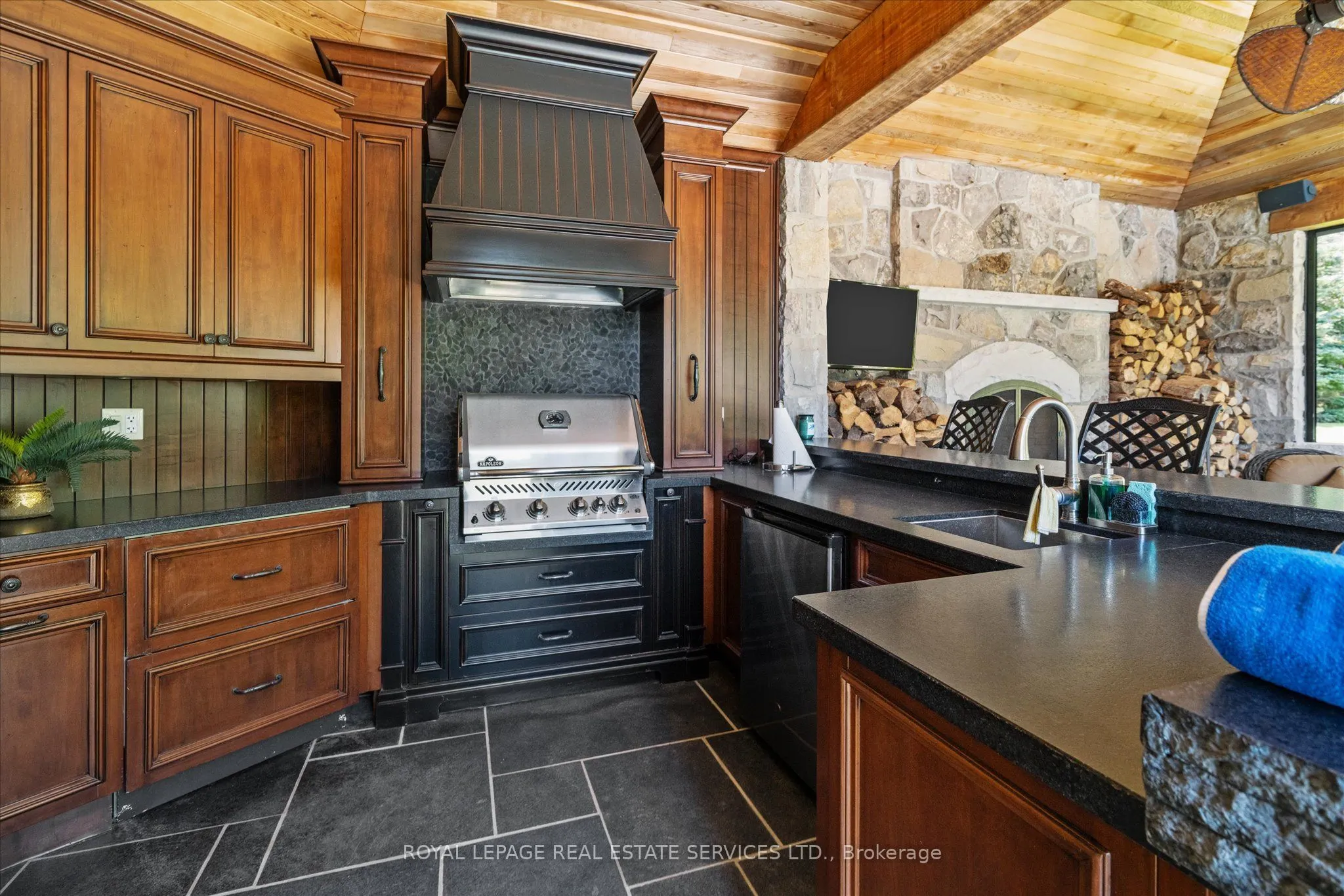 10090 Pineview Trail