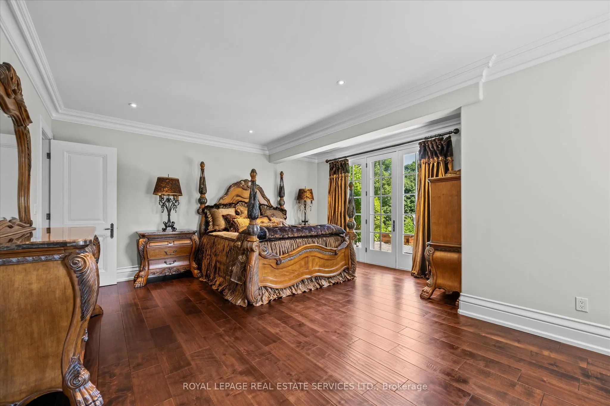 10090 Pineview Trail