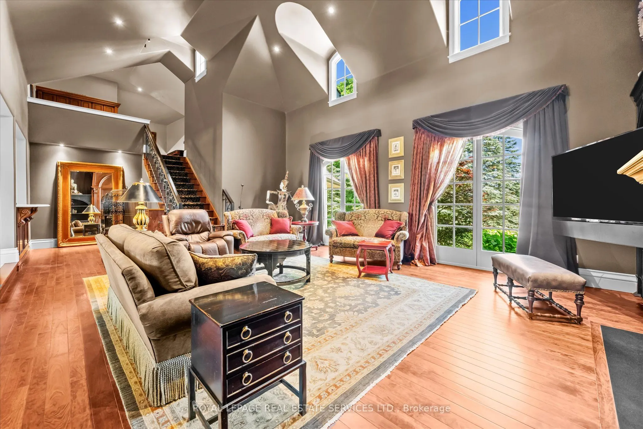 10090 Pineview Trail
