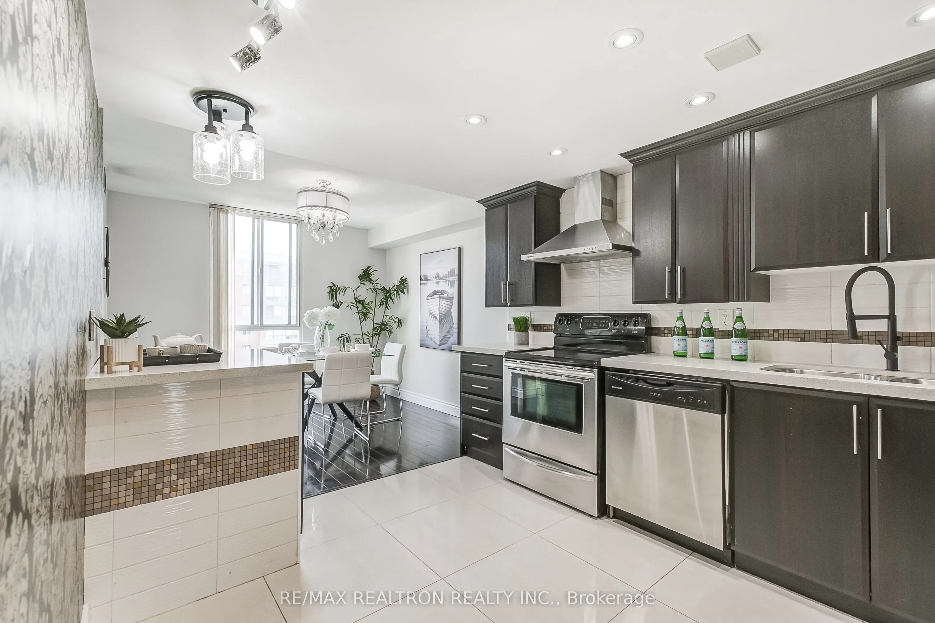 145 Hillcrest Avenue, #2211